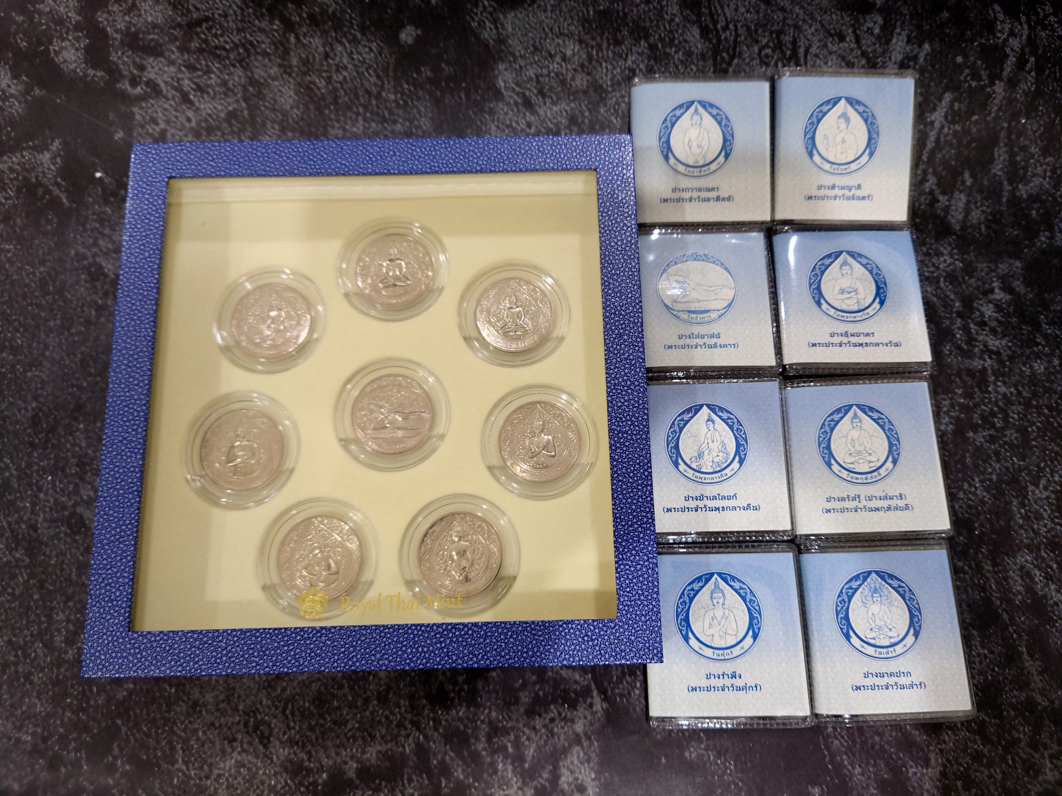 พระประจำวันเกิด 8 เหรียญ 8 วัน เนื้อคิวโปรนิเกิล พร้อมกล่องบรรจุเหรียญ ฝาใส กรมธนาร้กษ์ จัดสร้าง