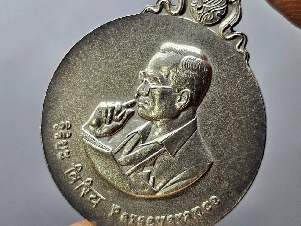 เหรียญพระมหาชนก รัชกาลที่9 เนื้อเงิน พิมพ์เล็ก ปี 2542 มีแค่เหรียญ ตลับเดิม รับประกันแท้