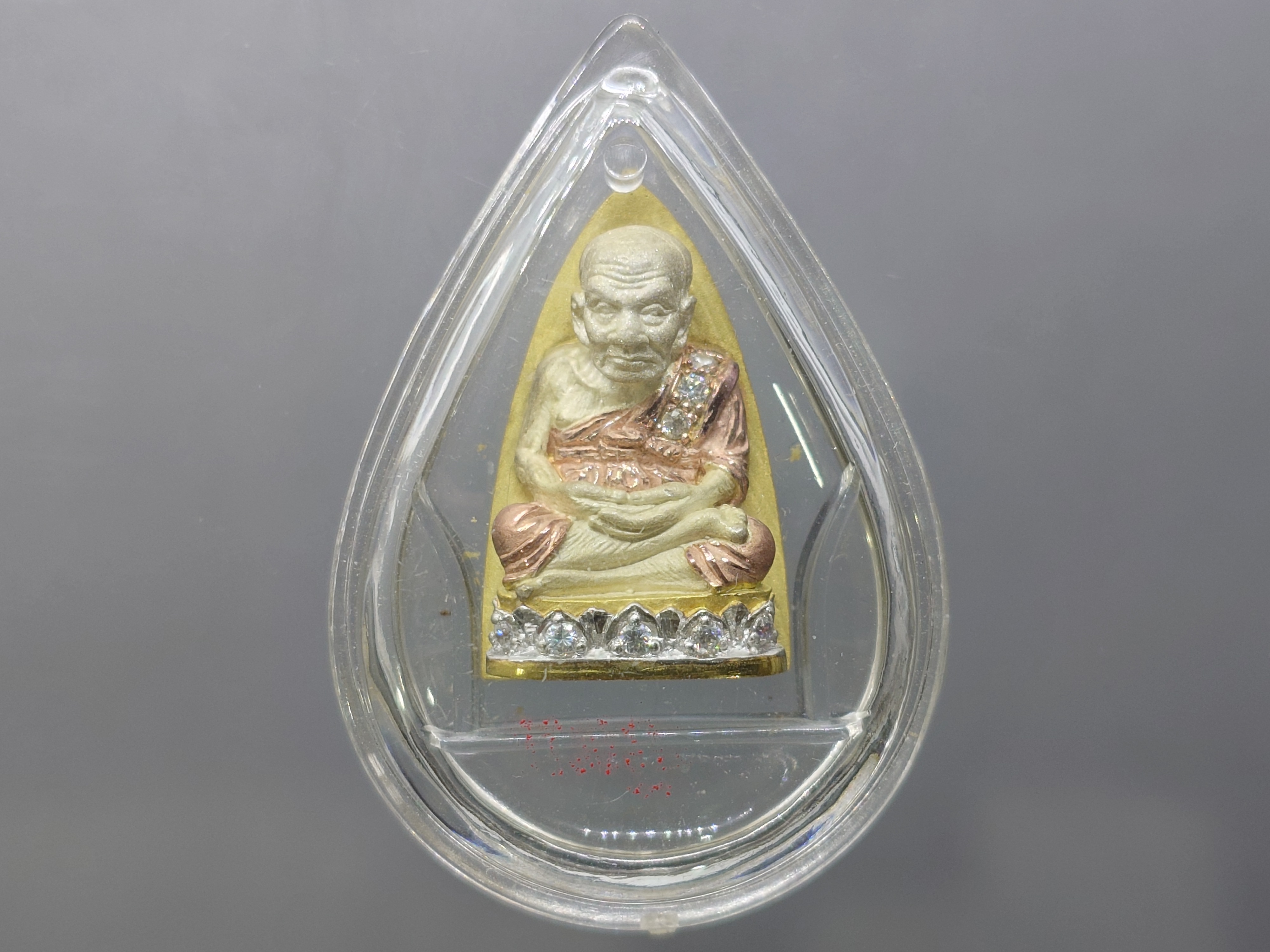 หลวงปู่ทวดเหยียบน้ำทะเลจืด เนื้อเงินสามกษัตริย์ ฝังเพชร รุ่นมหาสิทธิโชค พิธีพุทธาภิเษก วัดประสาทบุญญาวาส ปี2542 พร้อมกล่องเดิม