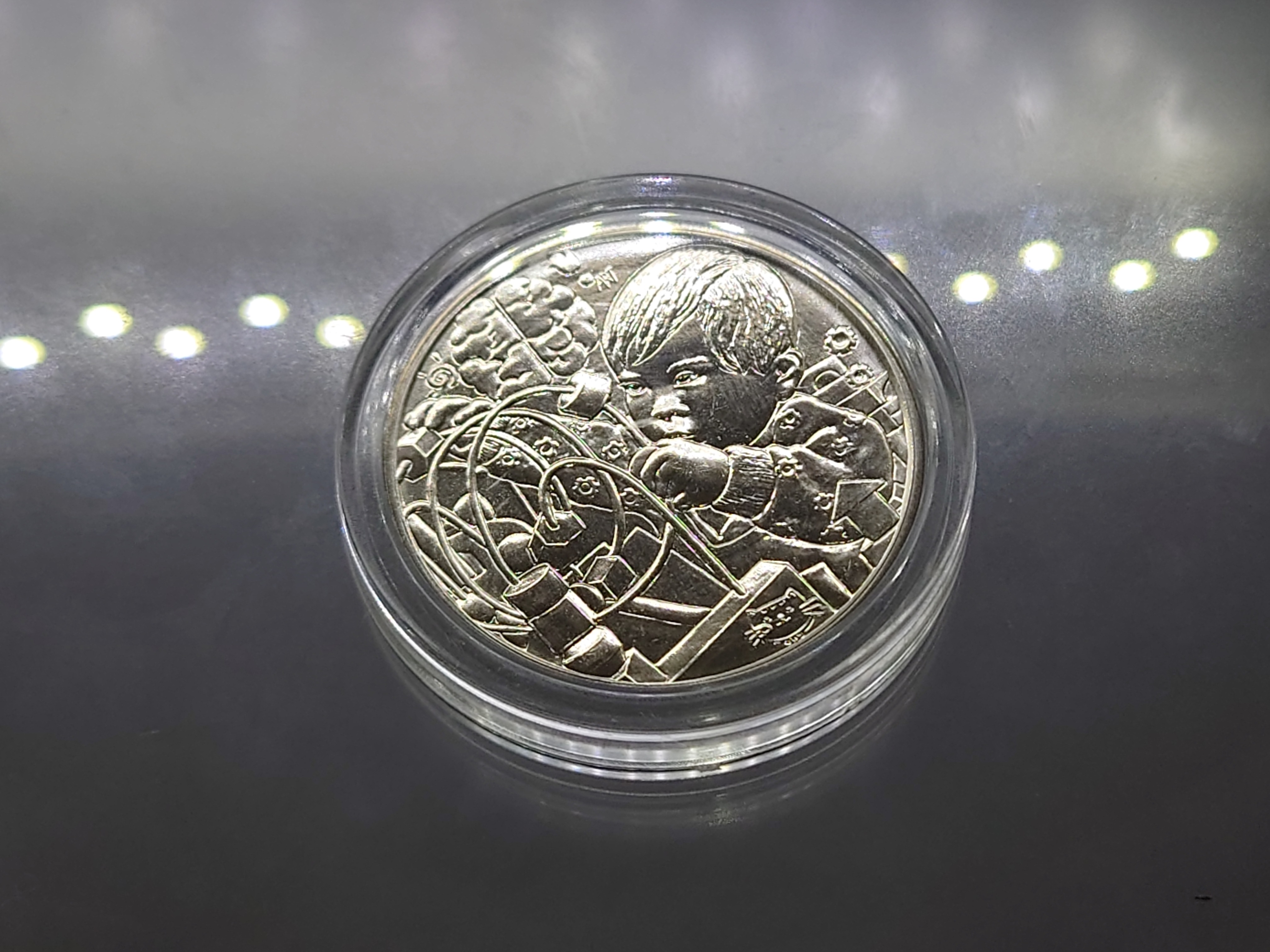 เหรียญวันเด็ก ปี 2566 เนื้อนิเกิล ไม่ผ่านใช้ พร้อมตลับ