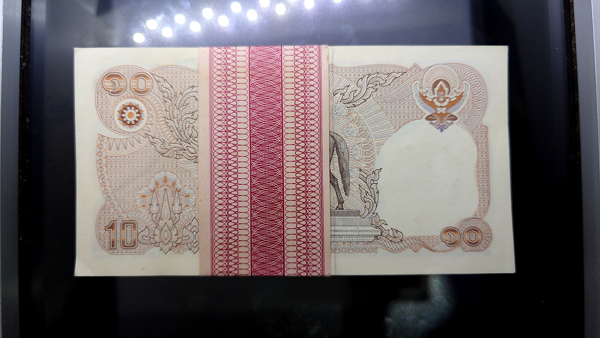 ธนบัตร 10 บาท แบบ 12 (ทรงม้า) ยกแหนบ 100 ใบ เรียงเลข ปี 2538 ไม่ผ่านใช้