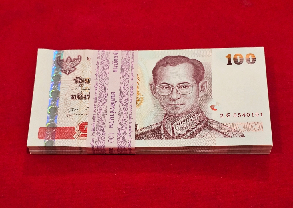 ธนบัตร 100 บาท ยกแหนบ 100 ใบ เรียงเลข แบบ 15 รุ่น 2 (เลิกทาส) พระรูป รัชกาลที่5 ปี2540 ไม่ผ่านใช้ สภาพสวย