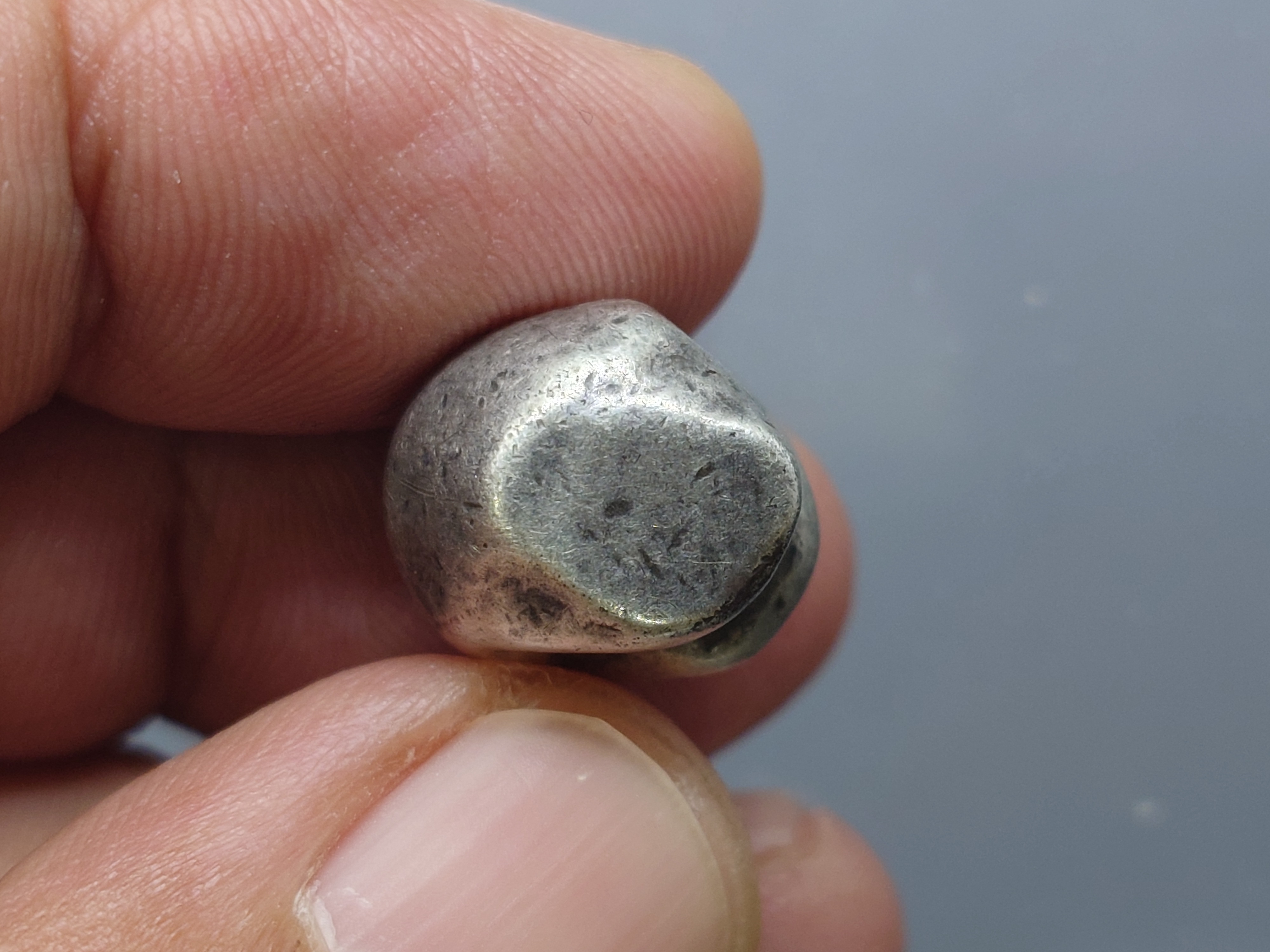 พดด้วง ขนาด 1 บาท ตราครุฑ พระนารายณ์ สมัยอยุธยา