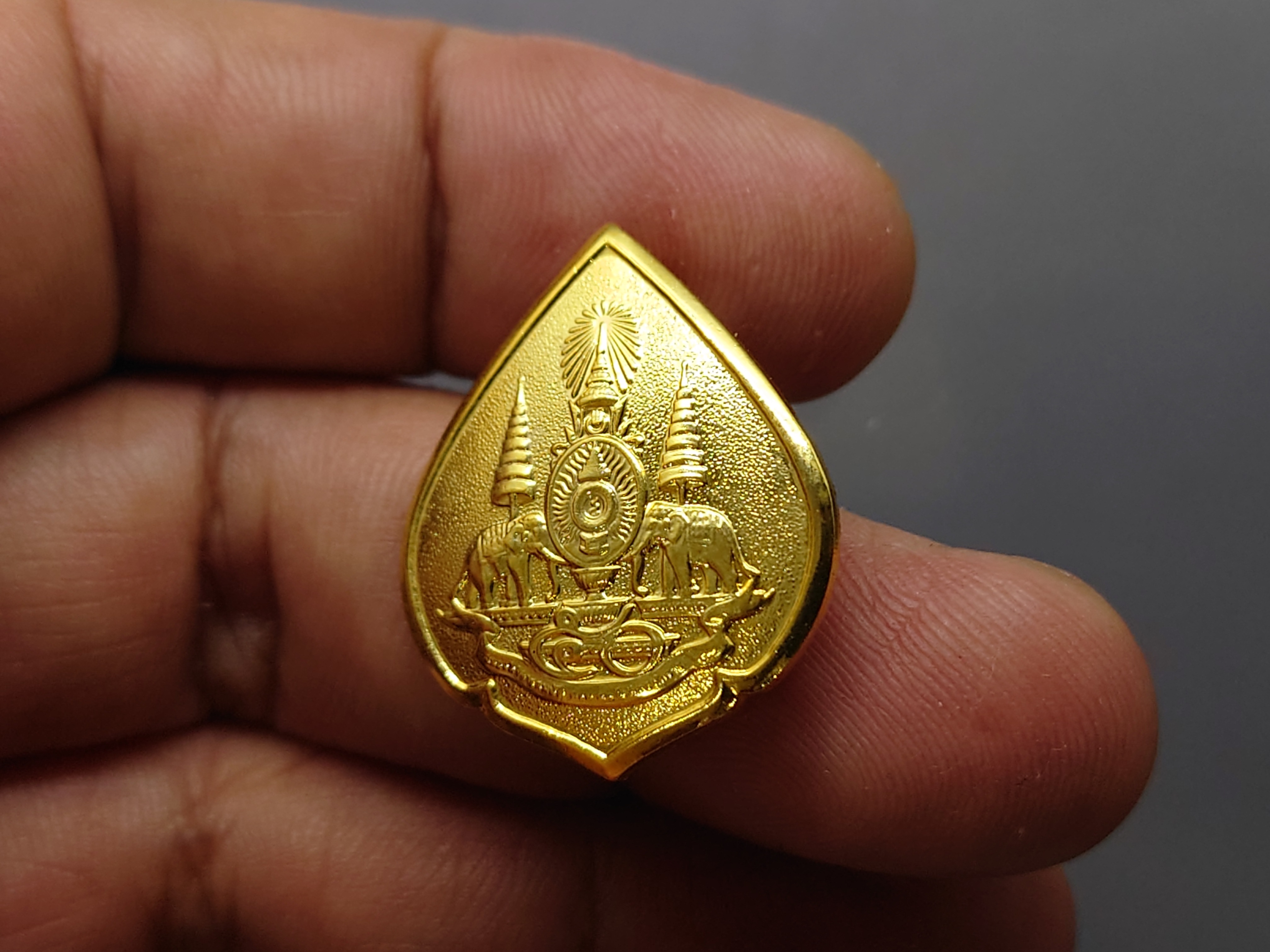 เข็มกลัดที่ระลึก ตราพระราชพิธีกาญจนาภิเษก ร9 บล็อกกษาปณ์ กรมธนารักษ์ จัดสร้าง ปี2539