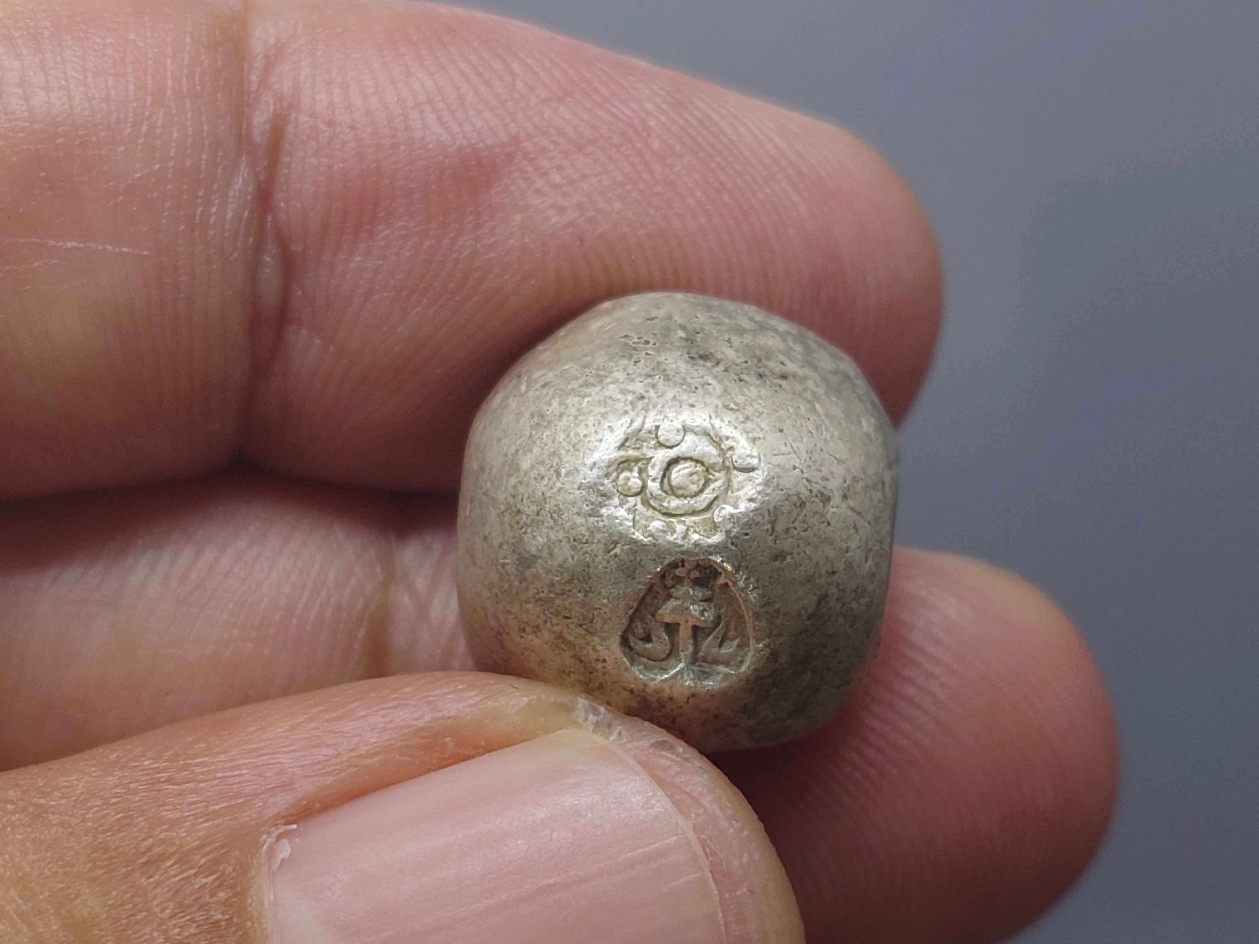 พดด้วง ขนาด 1 บาท ตรามงกุฎ-กงจักร รัชการที่4