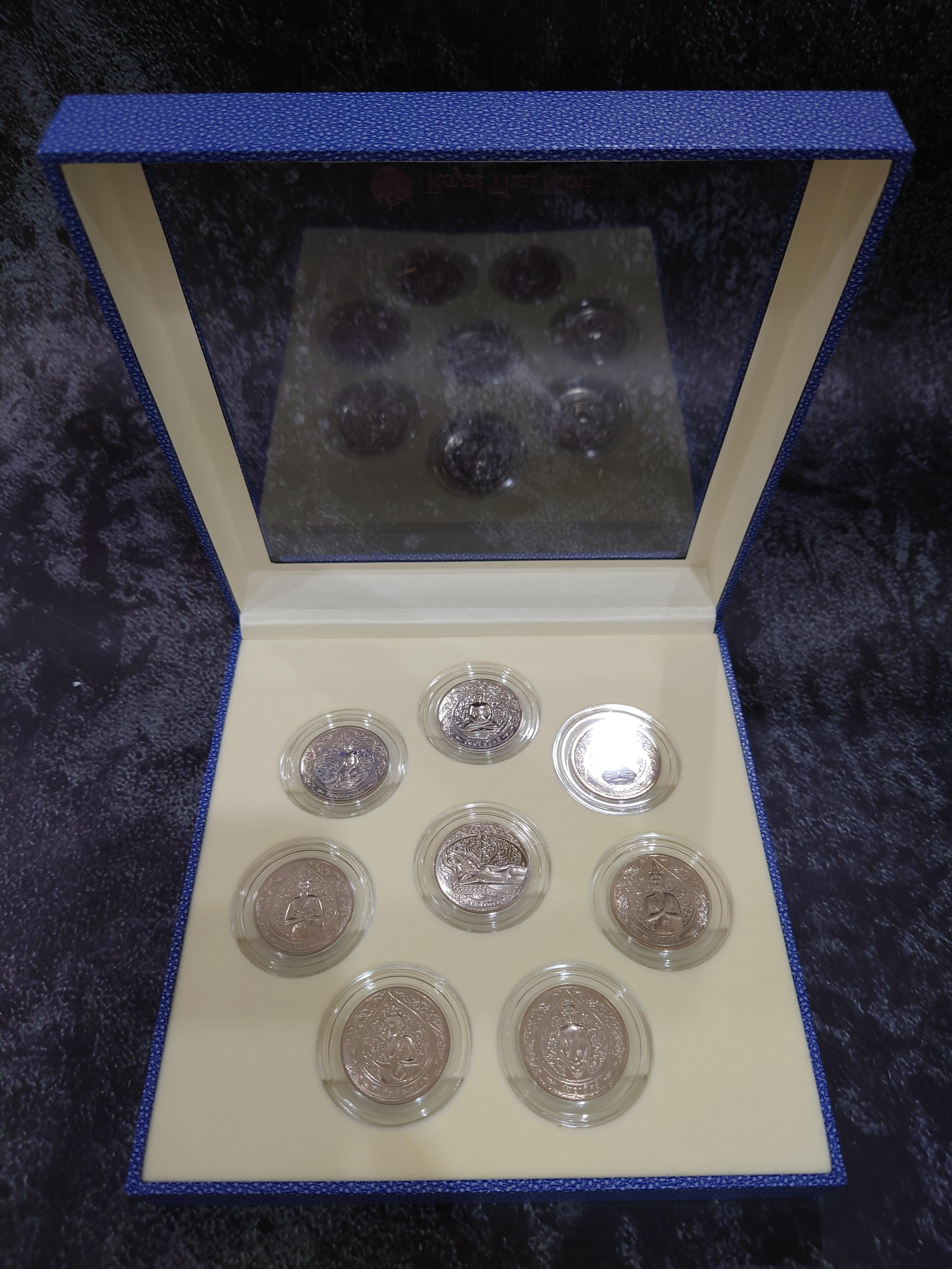 พระประจำวันเกิด 8 เหรียญ 8 วัน เนื้อคิวโปรนิเกิล พร้อมกล่องบรรจุเหรียญ ฝาใส กรมธนาร้กษ์ จัดสร้าง