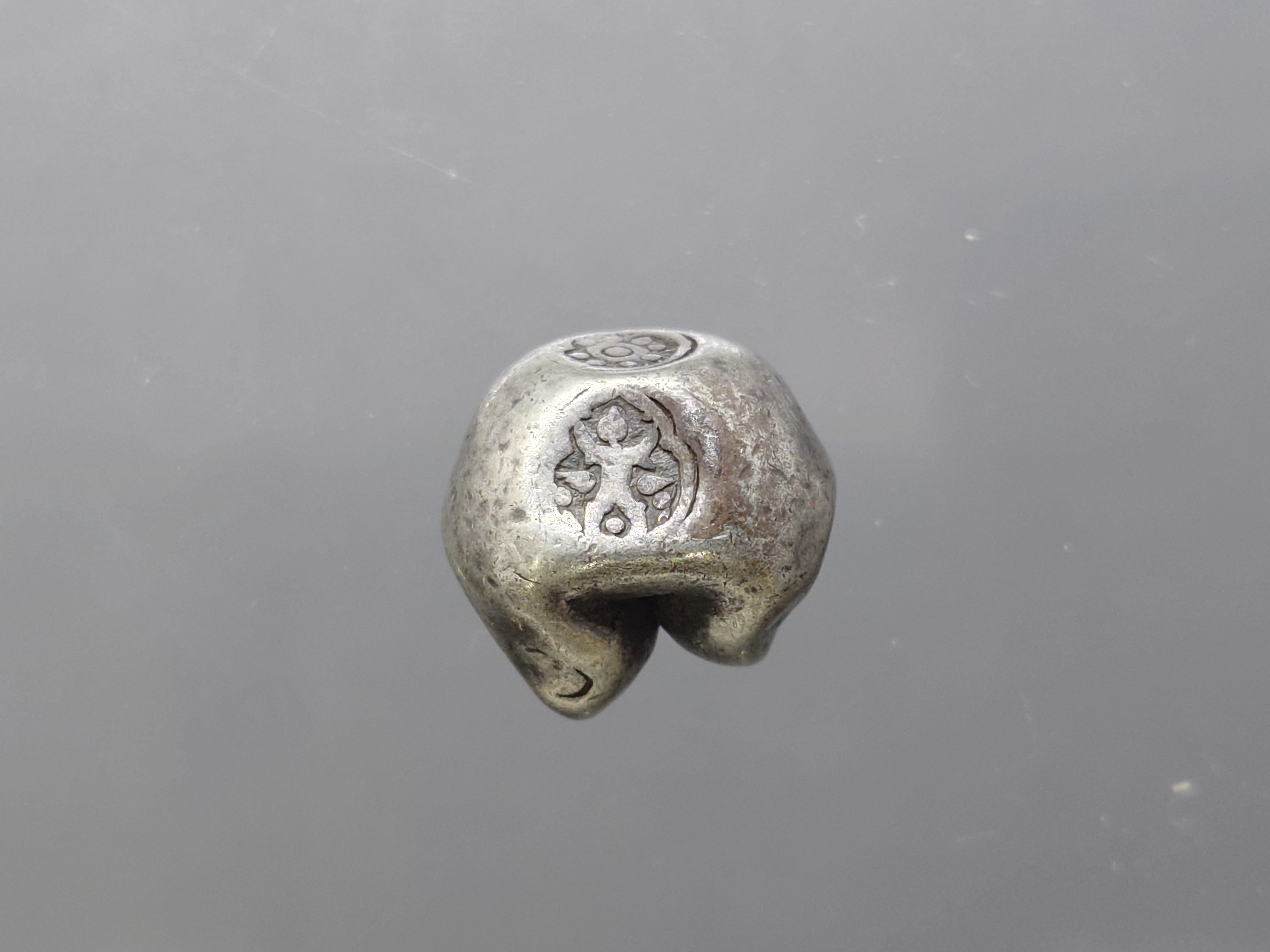 พดด้วง ขนาด 1 บาท ตราครุฑ พระนารายณ์ สมัยอยุธยา