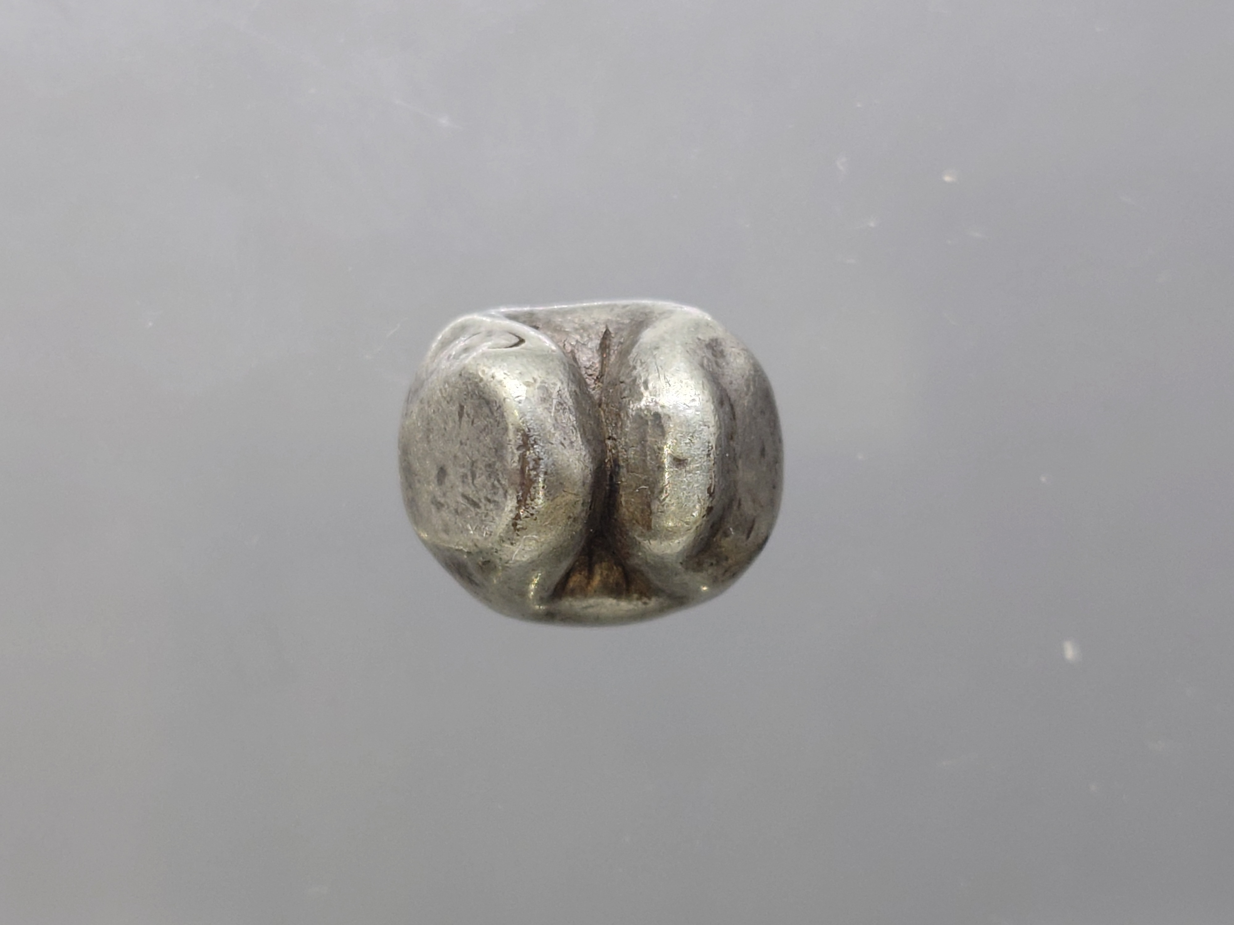 พดด้วง ขนาด 1 บาท ตราครุฑ พระนารายณ์ สมัยอยุธยา