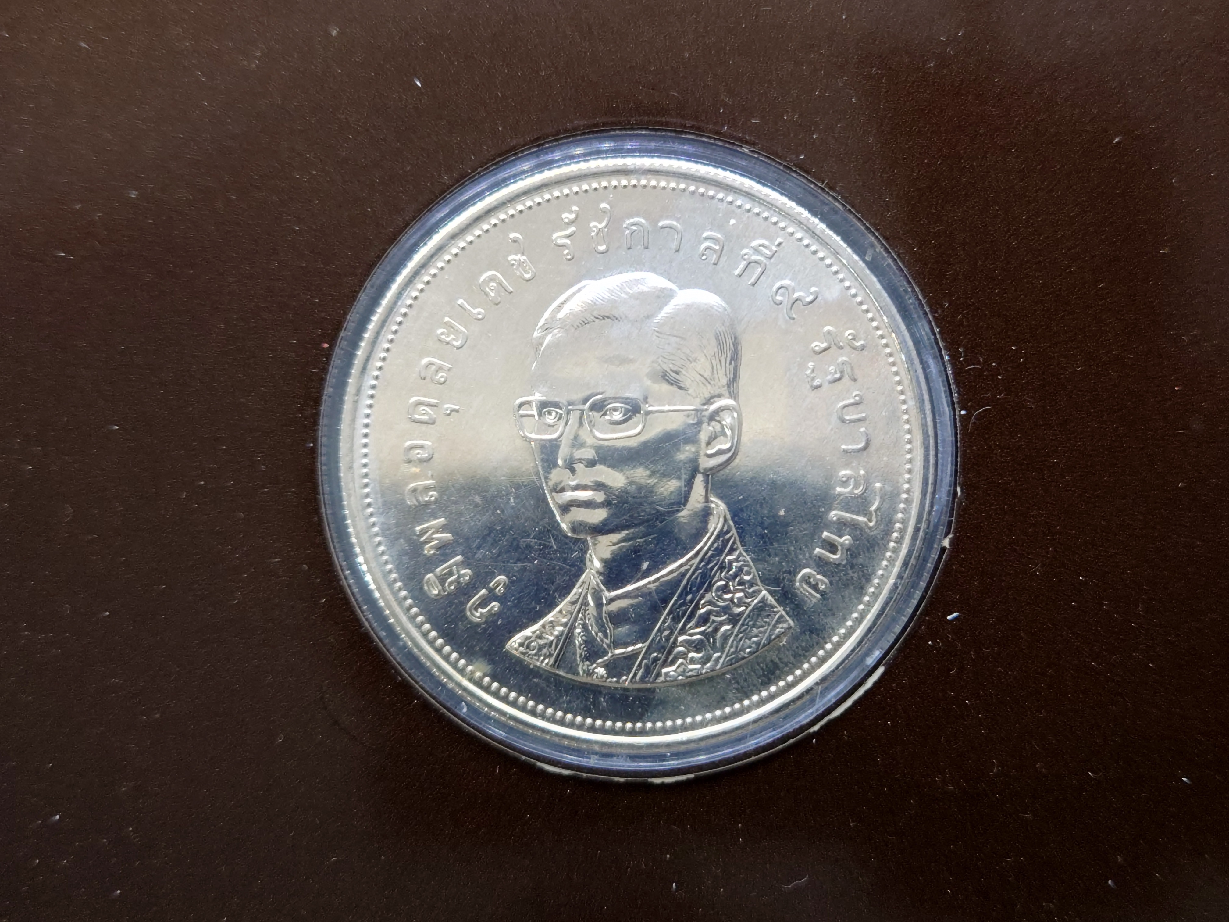 เหรียญเงิน (แพ็คพร้อมใบเซอร์นอก) เหรียญ 100 บาท อนุรักษ์ธรรมชาติฯ ละมั่ง หายาก แพ็คต่างประเทศ พ.ศ.2517