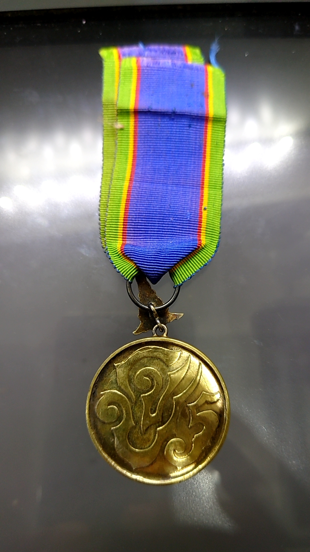 เหรียญประดับแพรแถบ เครื่องราชอิสริยาภรณ์มงกุฎไทย หลัง จปร เนื้อเงินกาหลั่ยทอง (แบบผู้ชาย) พร้อมแพรเดิม