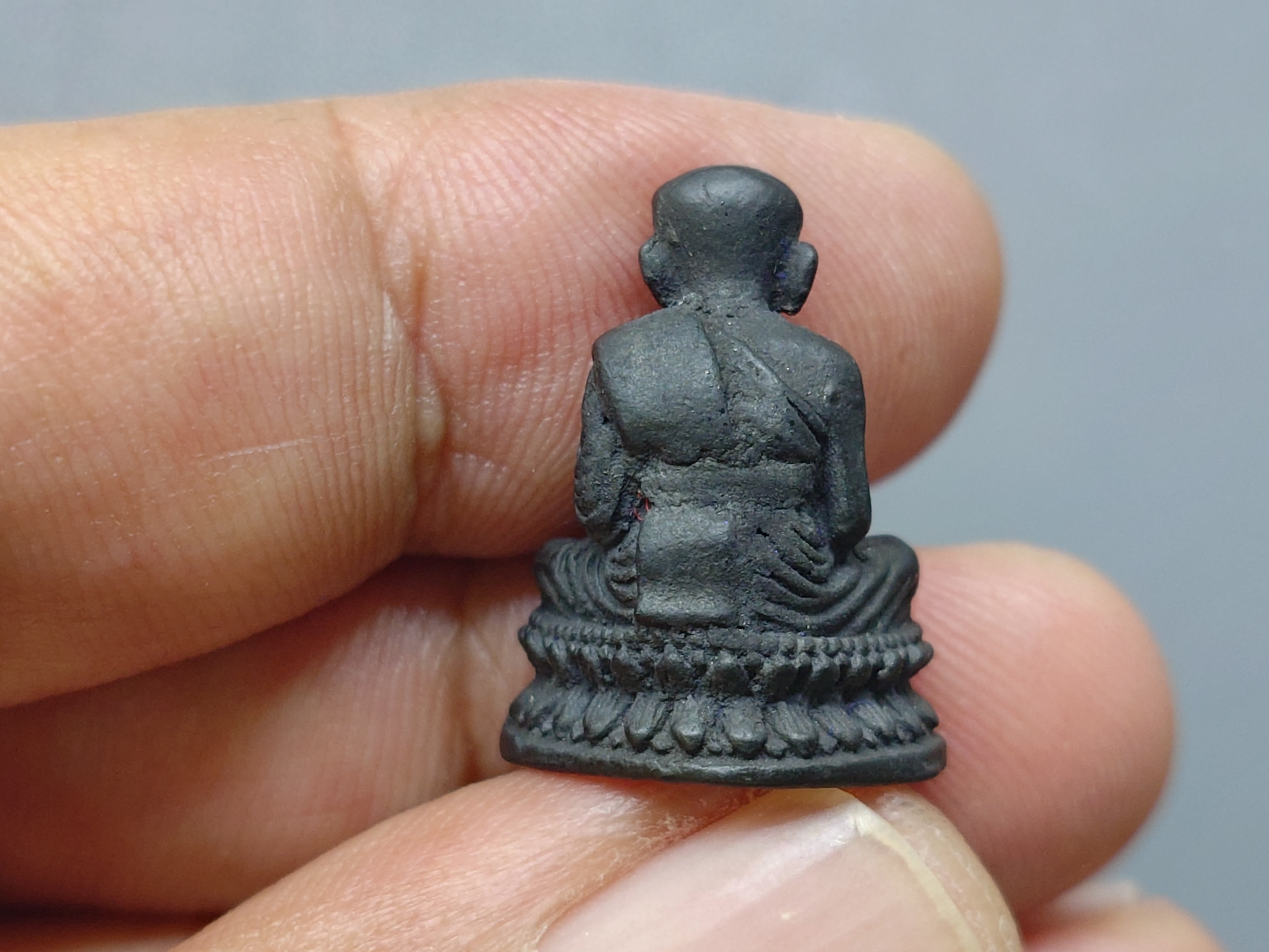 หลวงปู่ทวด กริ่ง ลอยองค์ เนื้อนวะโลหะ ที่ระลึกเฉลิมพระเกียรติ 50 พรรษา พระบรมโอรสาธิราชฯ พุทธาภิเษก ณ วัดพระศรีฯ 2544 พร้อมกล่องเดิม