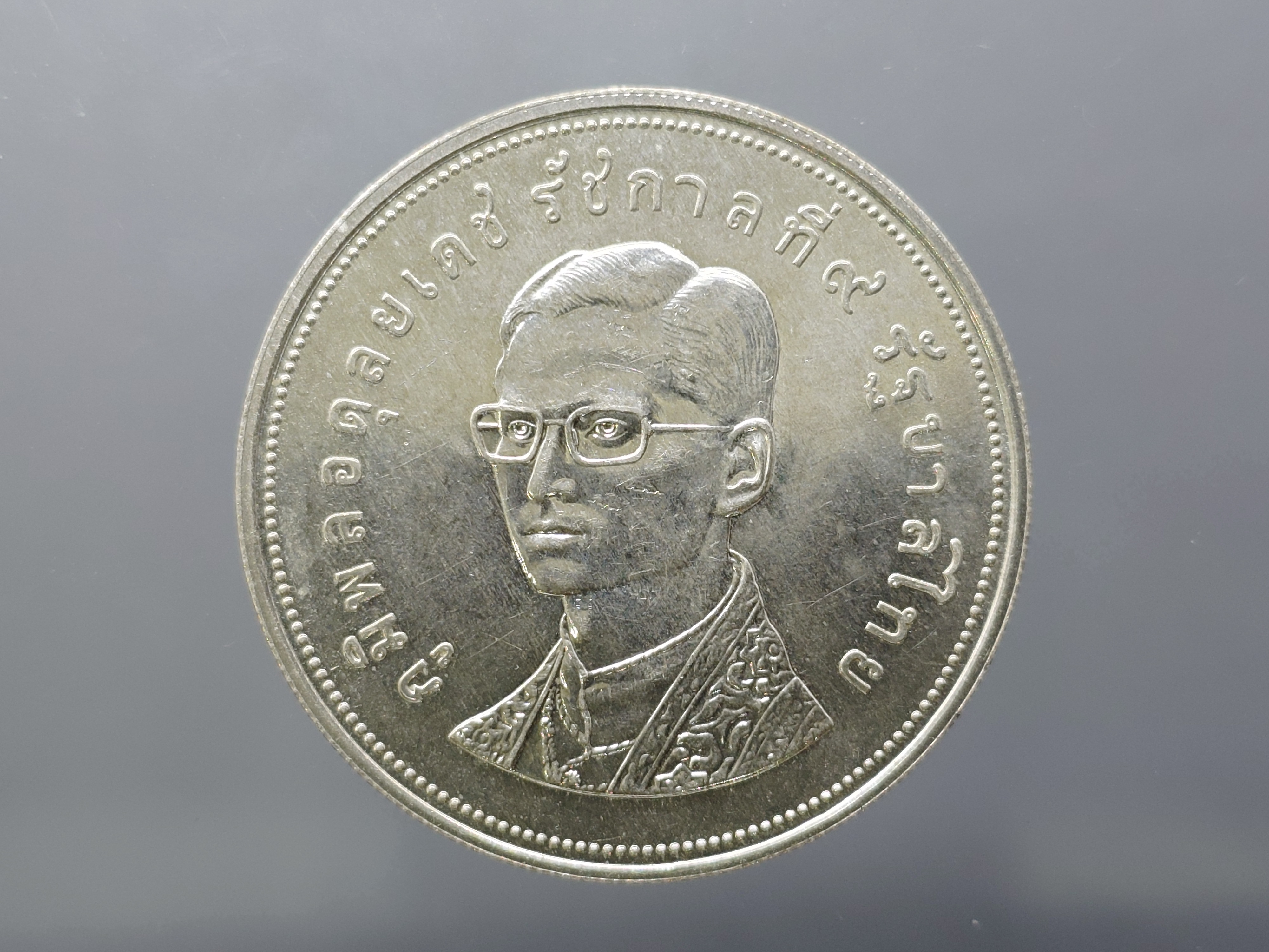 เหรียญเงิน 100 บาท ที่ระลึกอนุรักษ์ธรรมชาติและสัตว์ป่า (ละมั่ง) ปี2517