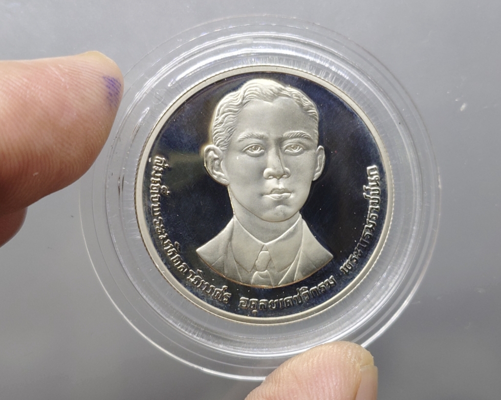 เหรียญ 10 บาท นิเกิลขัดเงา ที่ระลึกพระราชสมภพพระมหิตราธิเบศฯ พระชนก ปี2535 ไม่ผ่านใช้