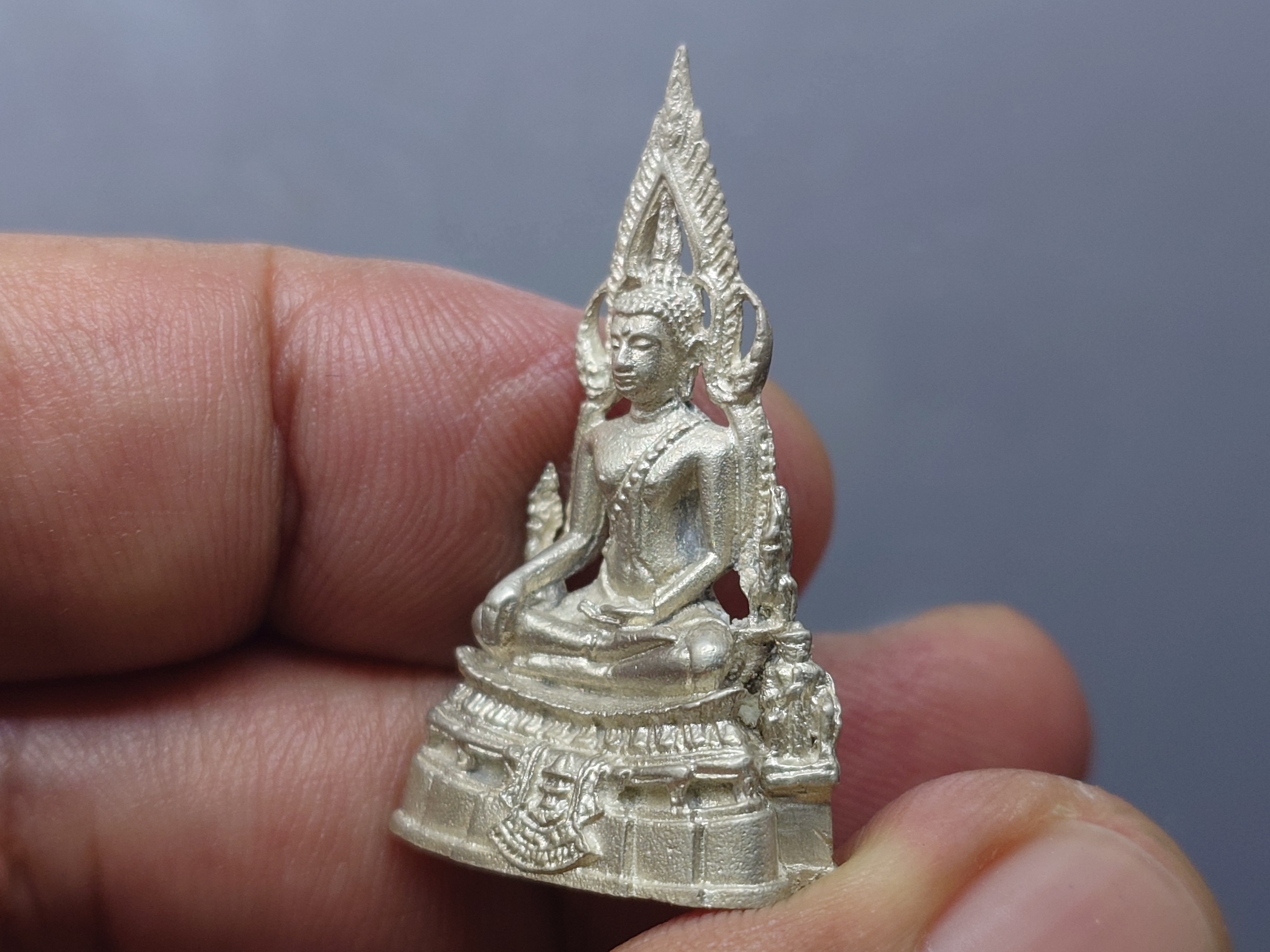 กริ่งพระพุทธชินราช รุ่นทรงมาลาเบี่ยง รุ่นแรก รุ่นเดียว เนื้อเงิน วัดพระศรีรัตนมหาธาตุ พิษณุโลก ปี2520 นิยม หายาก พร้อมตลับเดิม