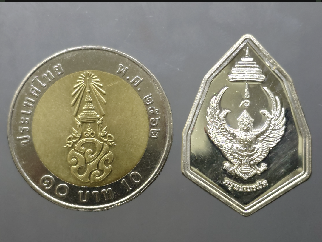 เหรียญครุฑอาจารย์วราห์ เนื้อเงิน ที่ระลึกกฐินพระราชทาน วัดโพธิ์ทอง อ.บางมด ปี 2562 พร้อมกล่องเดิม