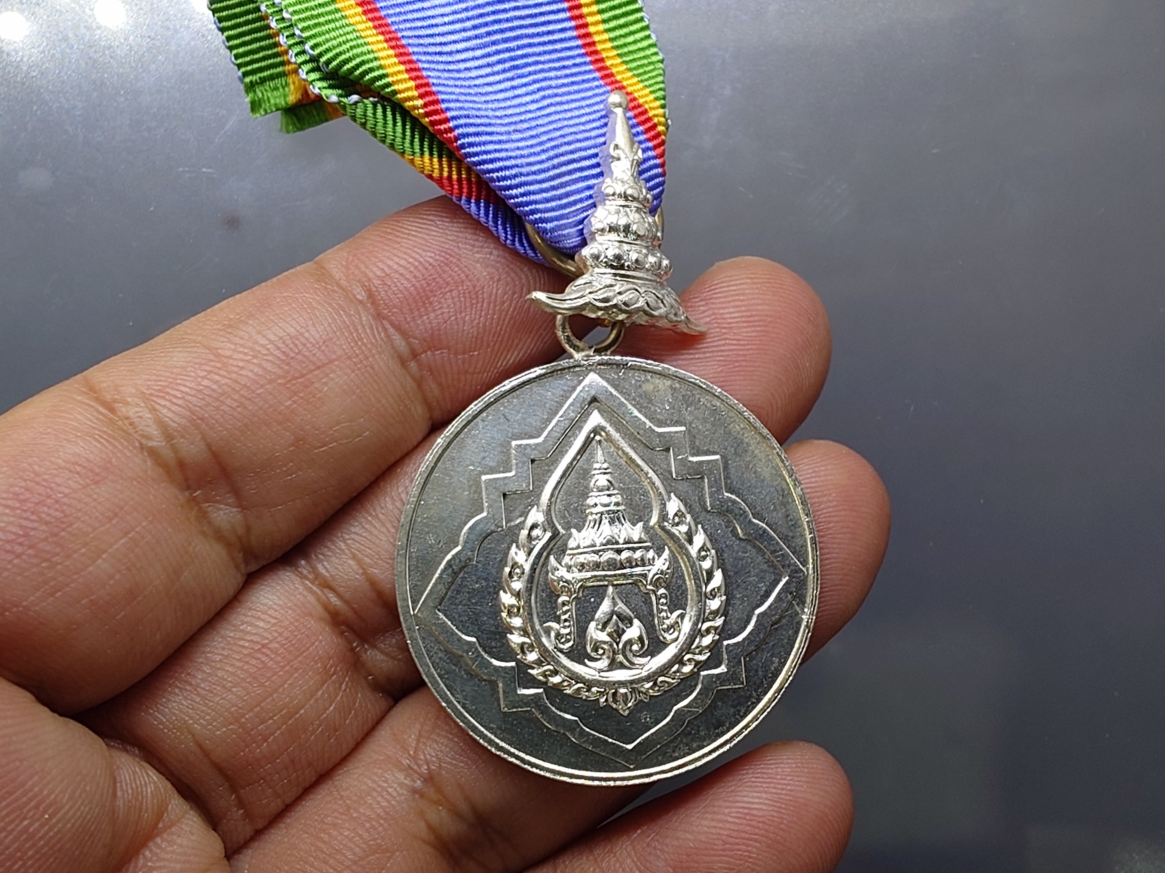 เหรียญประดับแพรแถบ เครื่องราชฯ มงกุฎไทย จปร เนื้อเงิน (แบบผู้ชาย) พร้อมกล่องเดิม