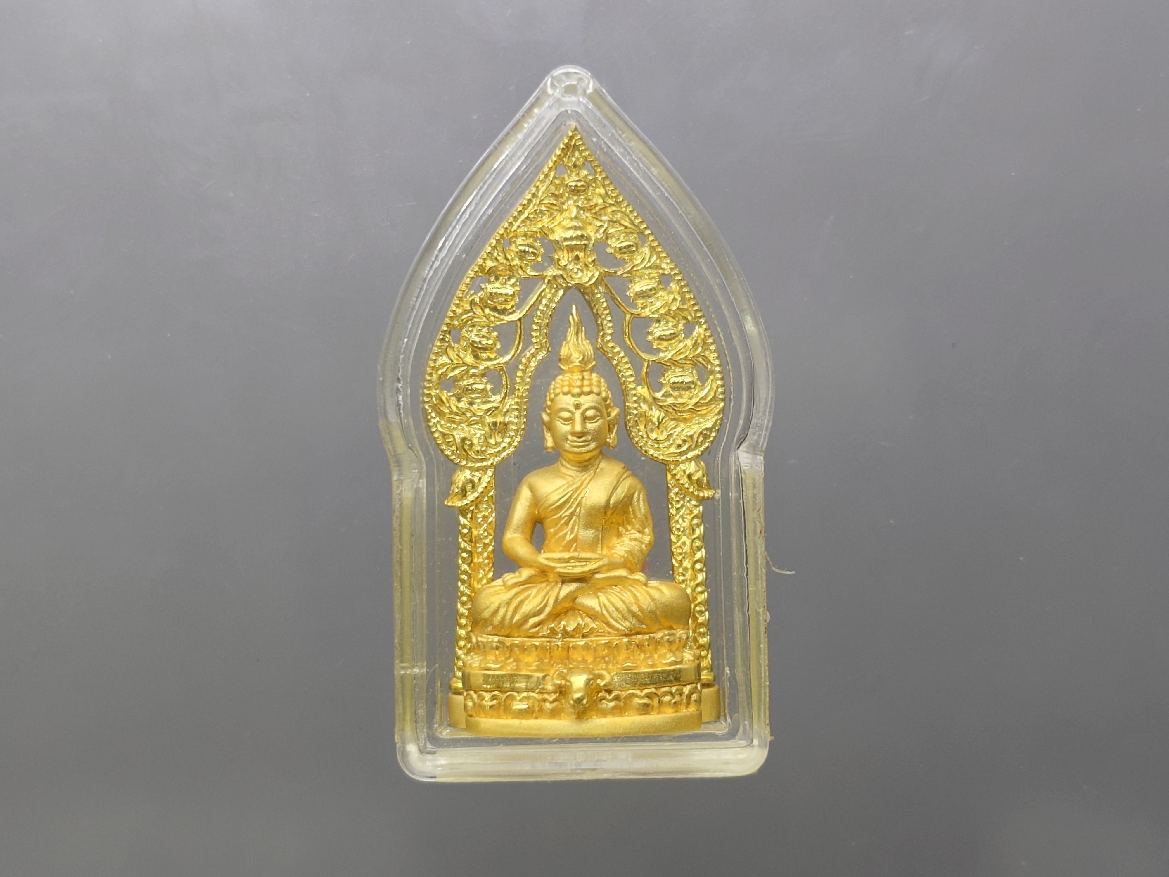 พระนิรันตรายสองกษัตริย์ มหาพุทธานุภาพแห่งแผ่นดิน (ชุด 5 องค์) พระกริ่งทองคำ และพระหน้าปัดทอง ปี 2552 พร้อมกล่องเดิม