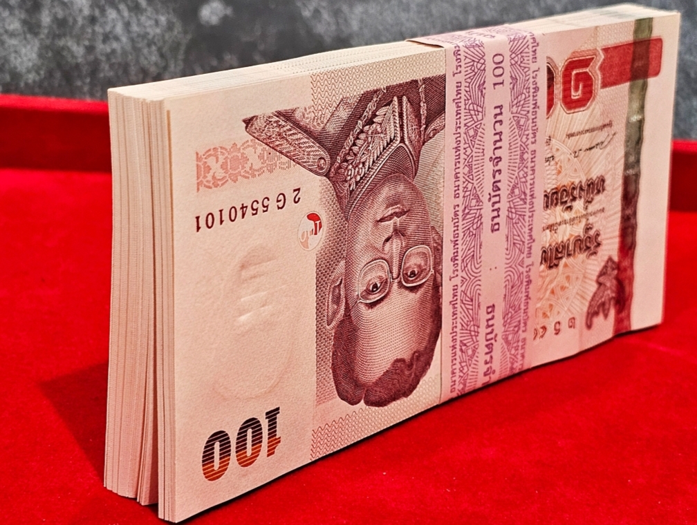 ธนบัตร 100 บาท ยกแหนบ 100 ใบ เรียงเลข แบบ 15 รุ่น 2 (เลิกทาส) พระรูป รัชกาลที่5 ปี2540 ไม่ผ่านใช้ สภาพสวย