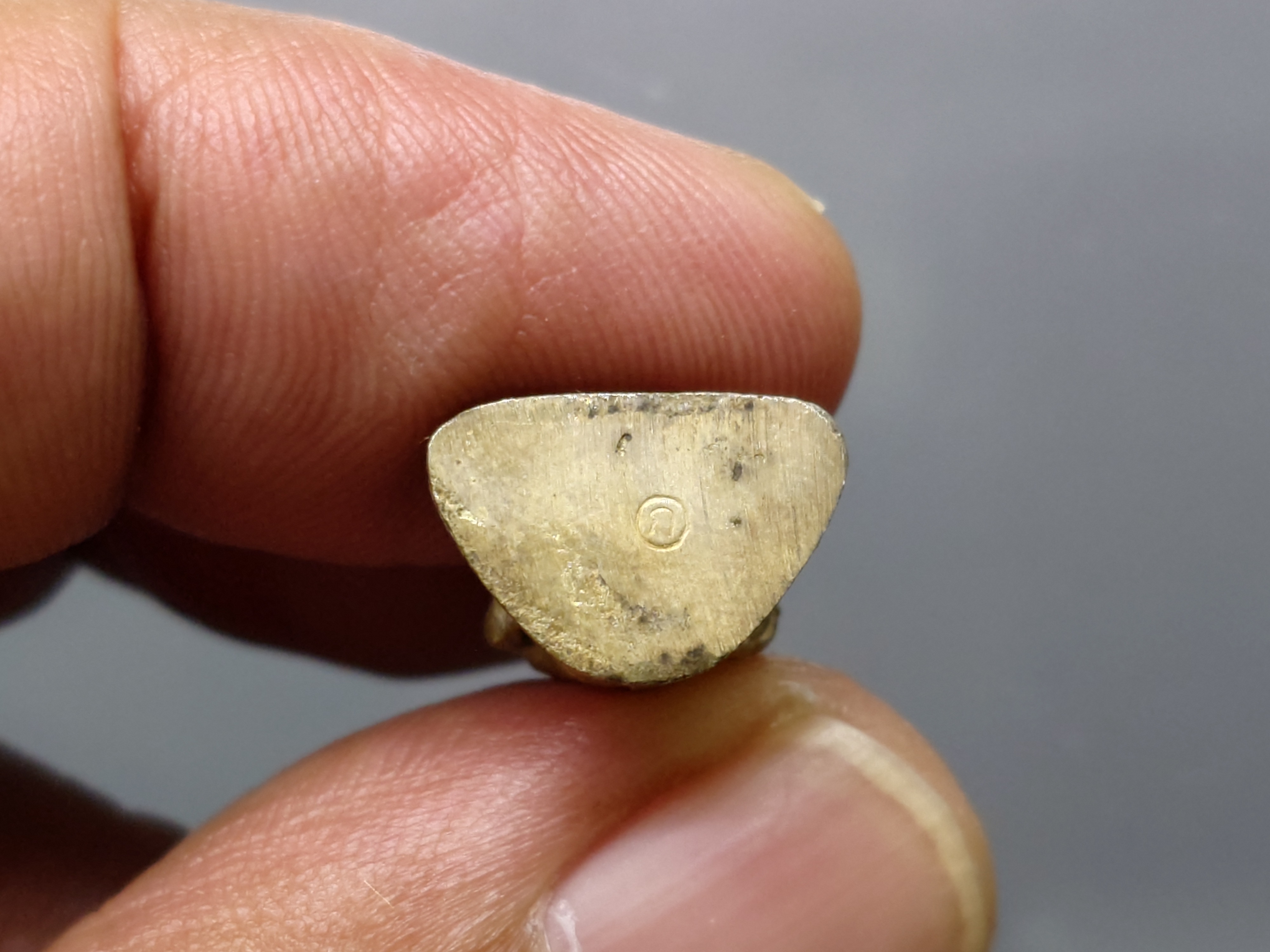 หลวงพ่อเกษม เขมโก รุ่นมหากุศล ลอยองค์ เนื้อเงิน สุสานไตรลักษณ์ ลำปาง ปี2532 พร้อมตลับเดิม