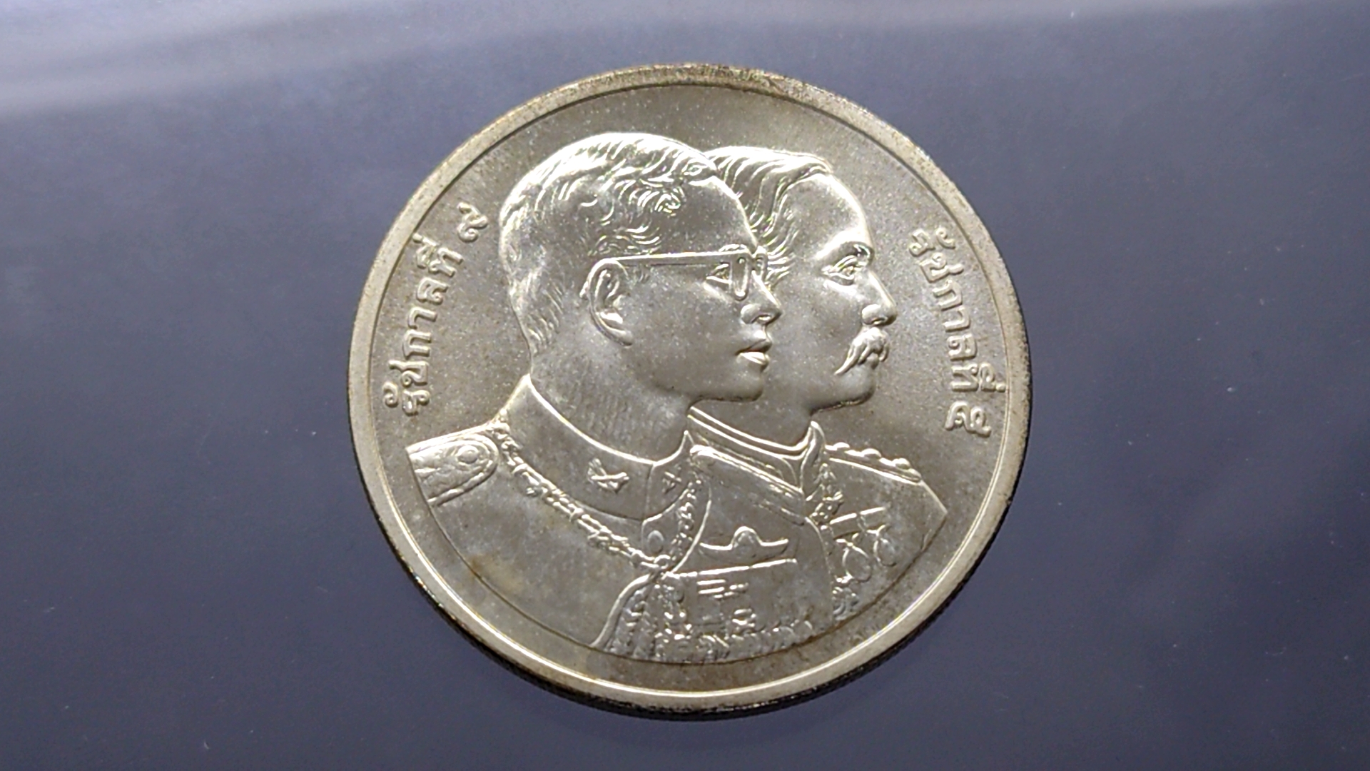 เหรียญเงิน 600 บาท ที่ระลึกครบ 120 ปี กระทรวงการคลัง พ.ศ.2538 ไม่ผ่านใช้