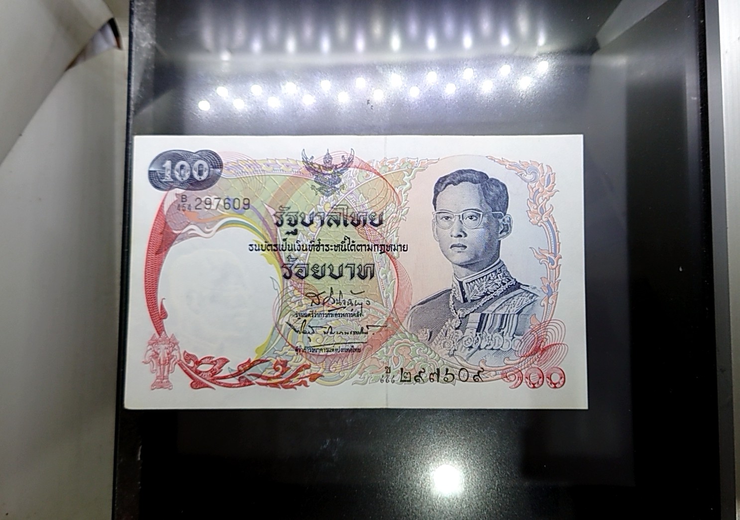 ธนบัตร 100 แบบ 10 รุ่นเก่า พระรูป รัชกาลที่9 หลังเรือหงษ์ ปี 2511 ผ่านใช้ สภาพสวย (ราคาต่อ 1 ใบ)
