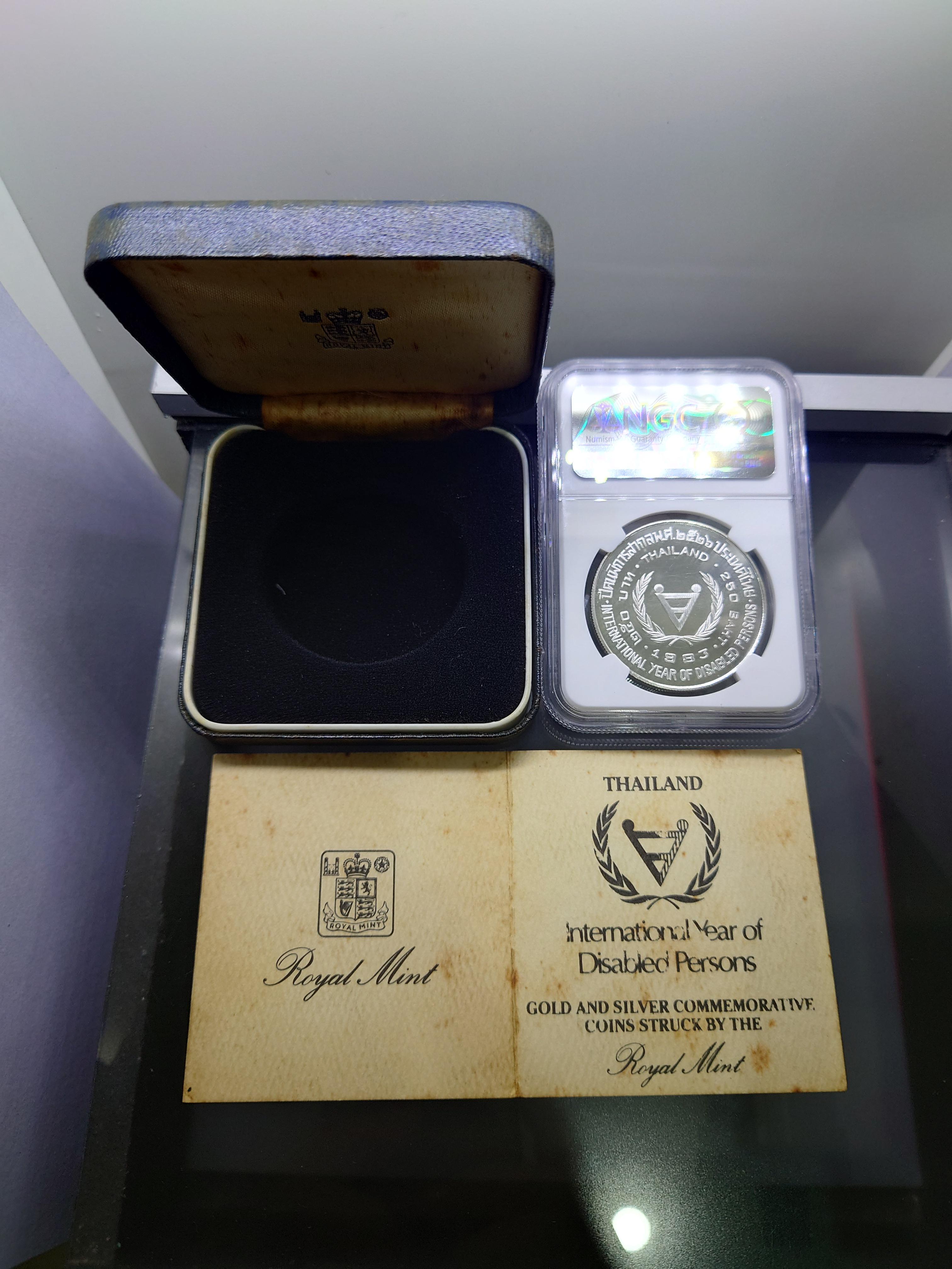 เหรียญเกรด เหรียญเงิน 250 บาท ที่ระลึกปีคนพิการสากล MS 64 NGC พ.ศ.2526 พร้อมกล่องเดิมและใบเซอร์ (หายากมาก)