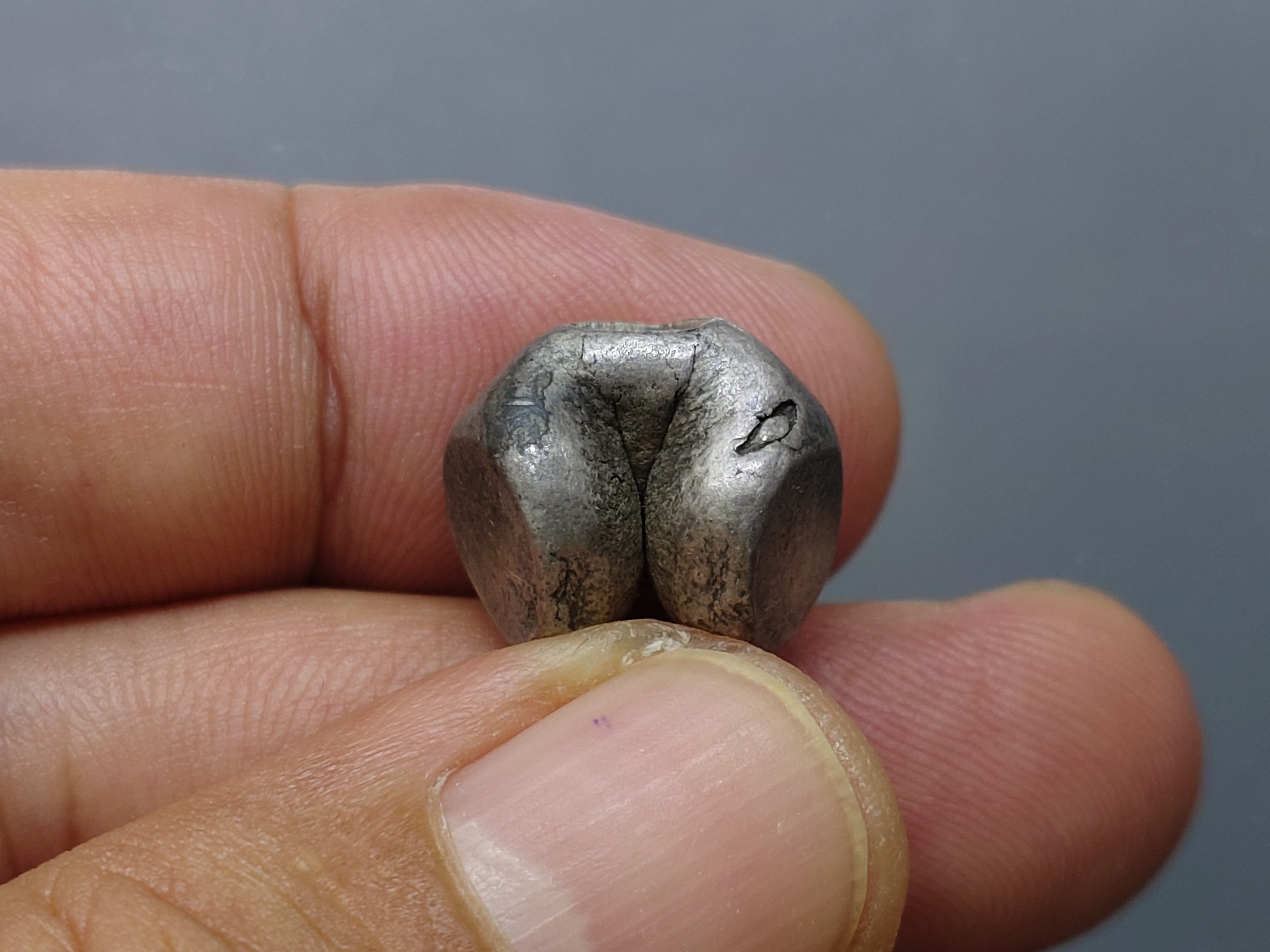 พดด้วง ขนาด 1 บาท อยุธยา ตราราชวัตร 9 จุด สภาพสวย