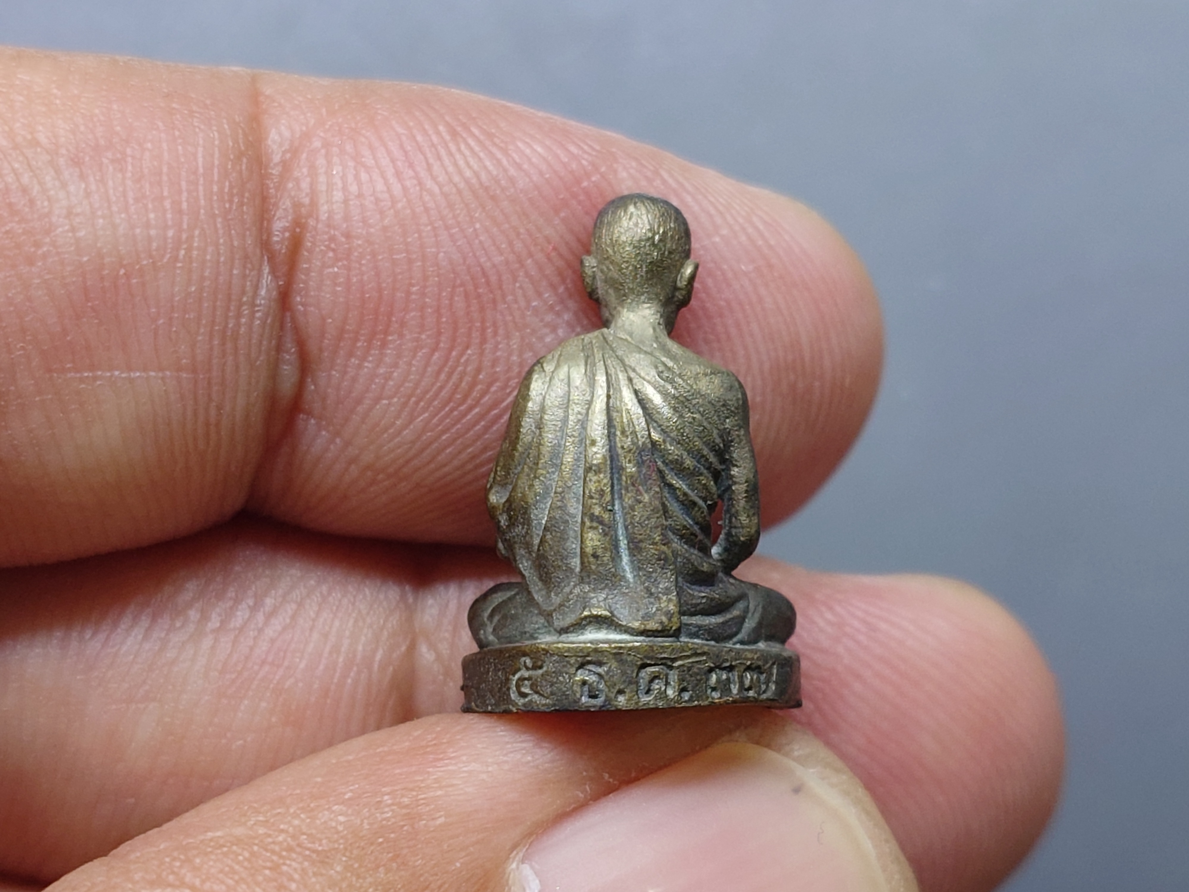 หลวงพ่อเกษม เขมโก ลอยองค์ เนื้อนวะโลหะ อธิษฐานจิตปลุกเสกโดย หลวงพ่อเกษม เขมโก สำนักสุสานไตรลักษณ์ ลำปาง ปี2537 ตลับเดิม