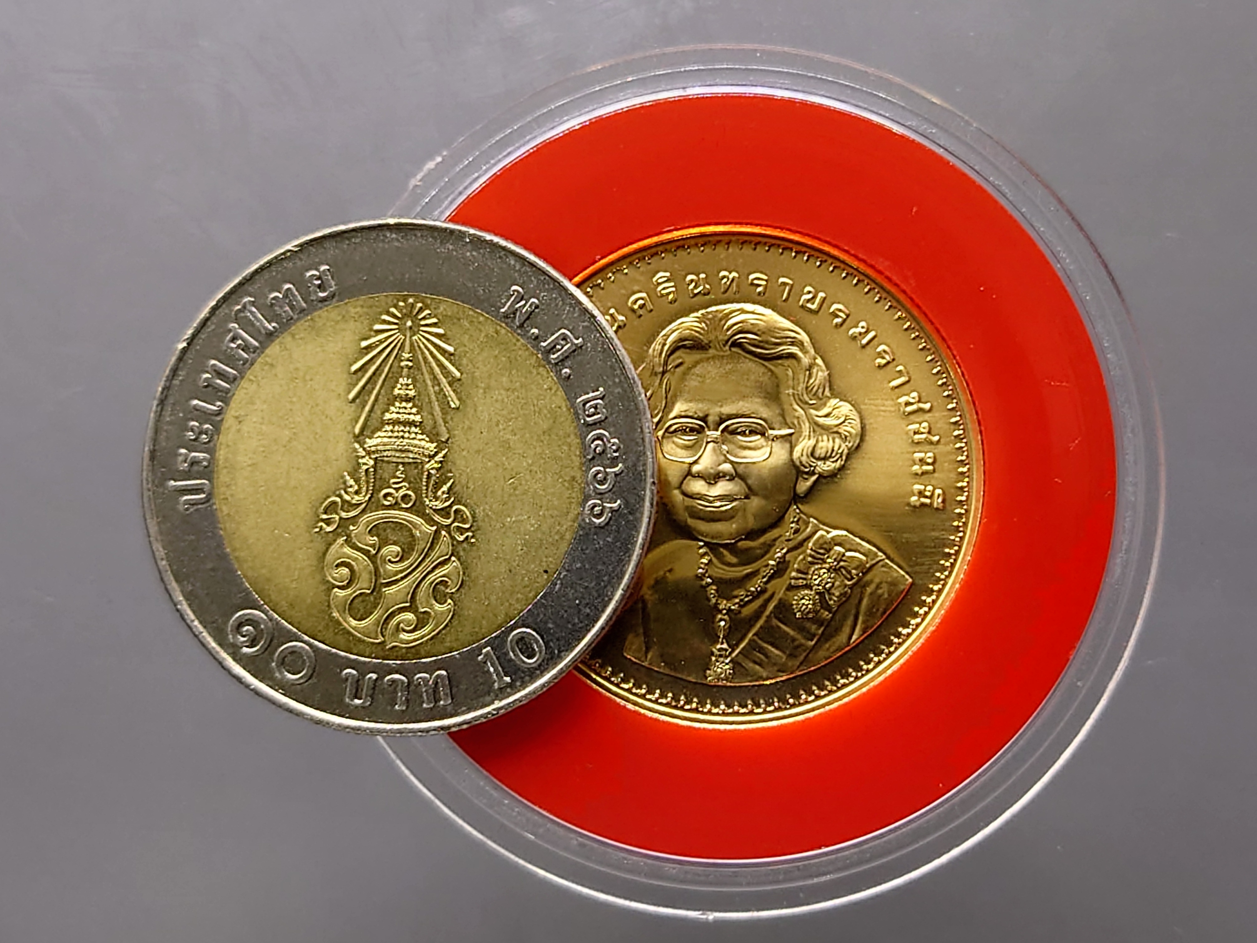 เหรียญทองคำ 1600 บาท (หนัก 15 กรัม) ที่ระลึก ๙ รอบนักษัตร แห่งวันพระราชสมภพ สมเด็จย่า ปี2551