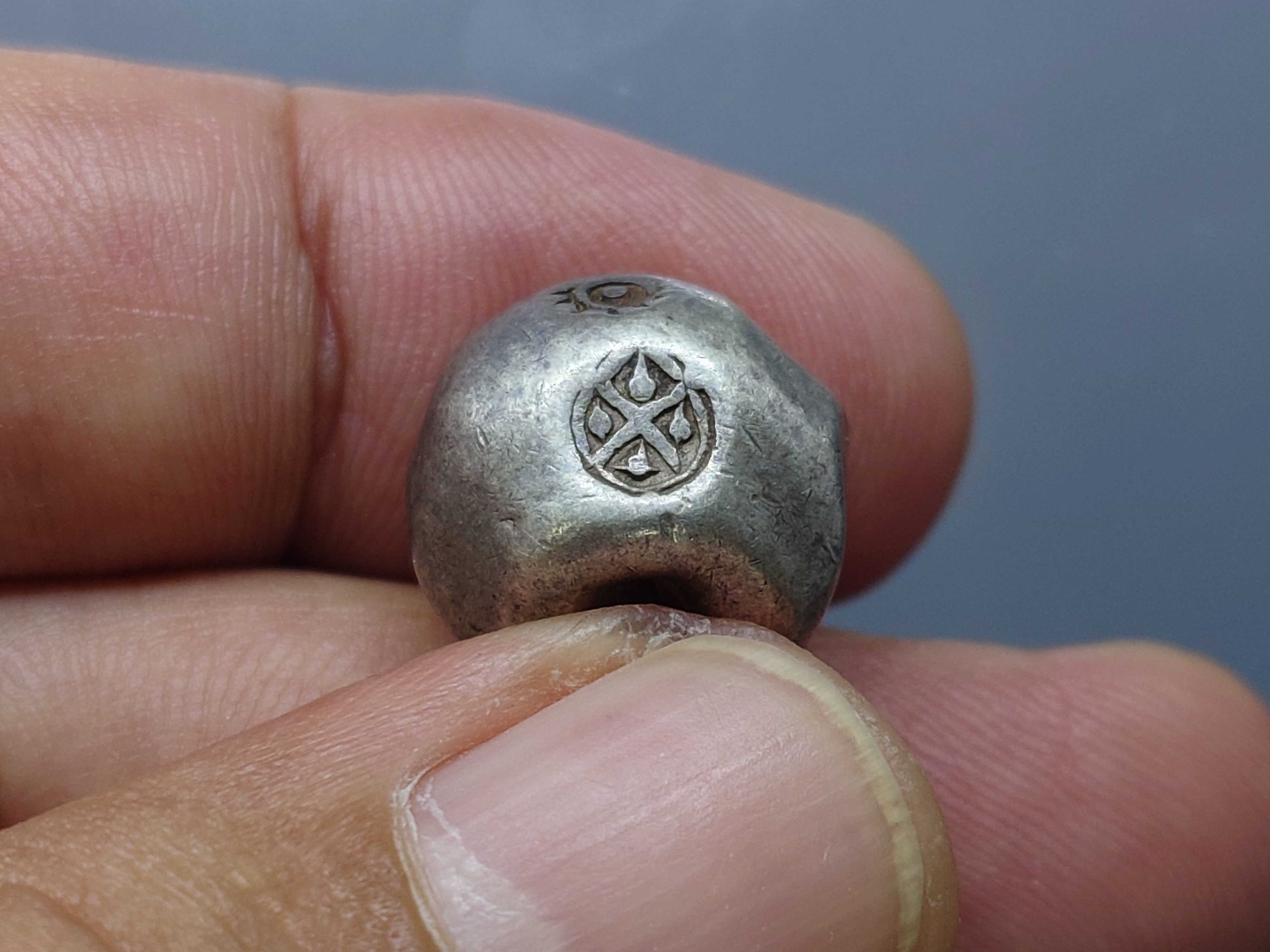 พดด้วง ขนาด 1 บาท ตราครุฑ รัชการที่ 2 สภาพสวย