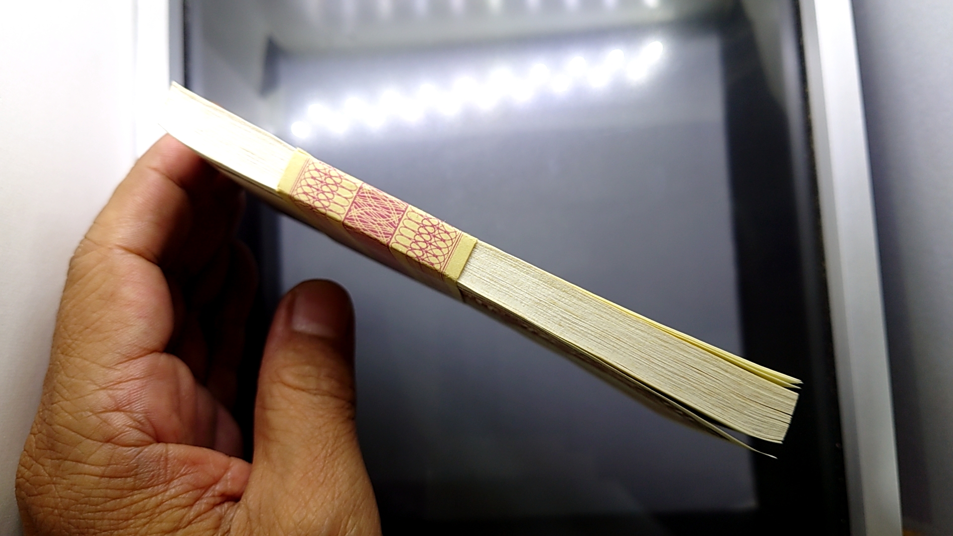 ธนบัตรยกแหนบ 10 บาท ร9 แบบ 11 (ยกแหนบ 100 ใบ เลขเรียง) ไม่ผ่านใช้