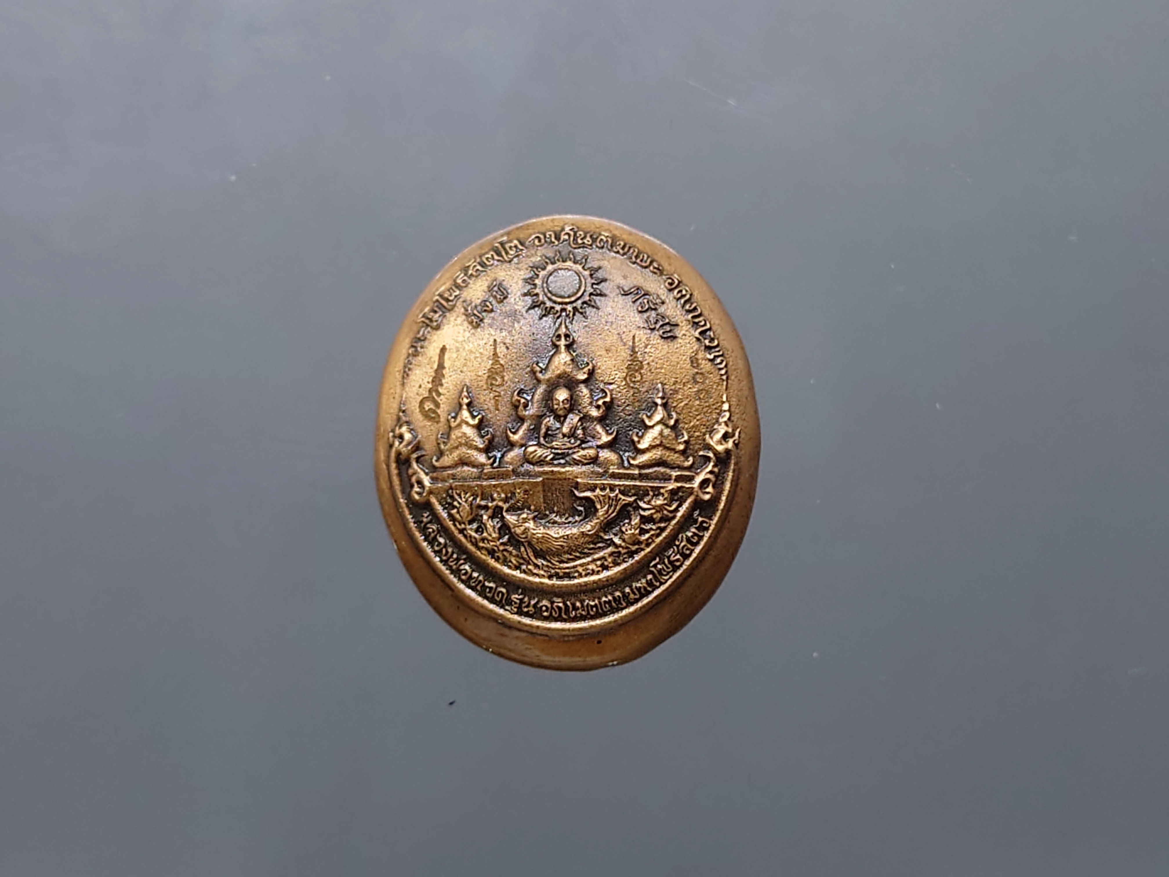 เหรียญหลวงปู่ทวด รุ่นอภิเมตรา มหาโพธิสัตว์ พิมพ์จิ๋ว เนื้อทองแดงนอก (แยกชุดกรรมการ โค๊ท ๒๐๐๐) ควบคุมออกแบบโดย อ.เฉลิมชัย พ.ศ.2558