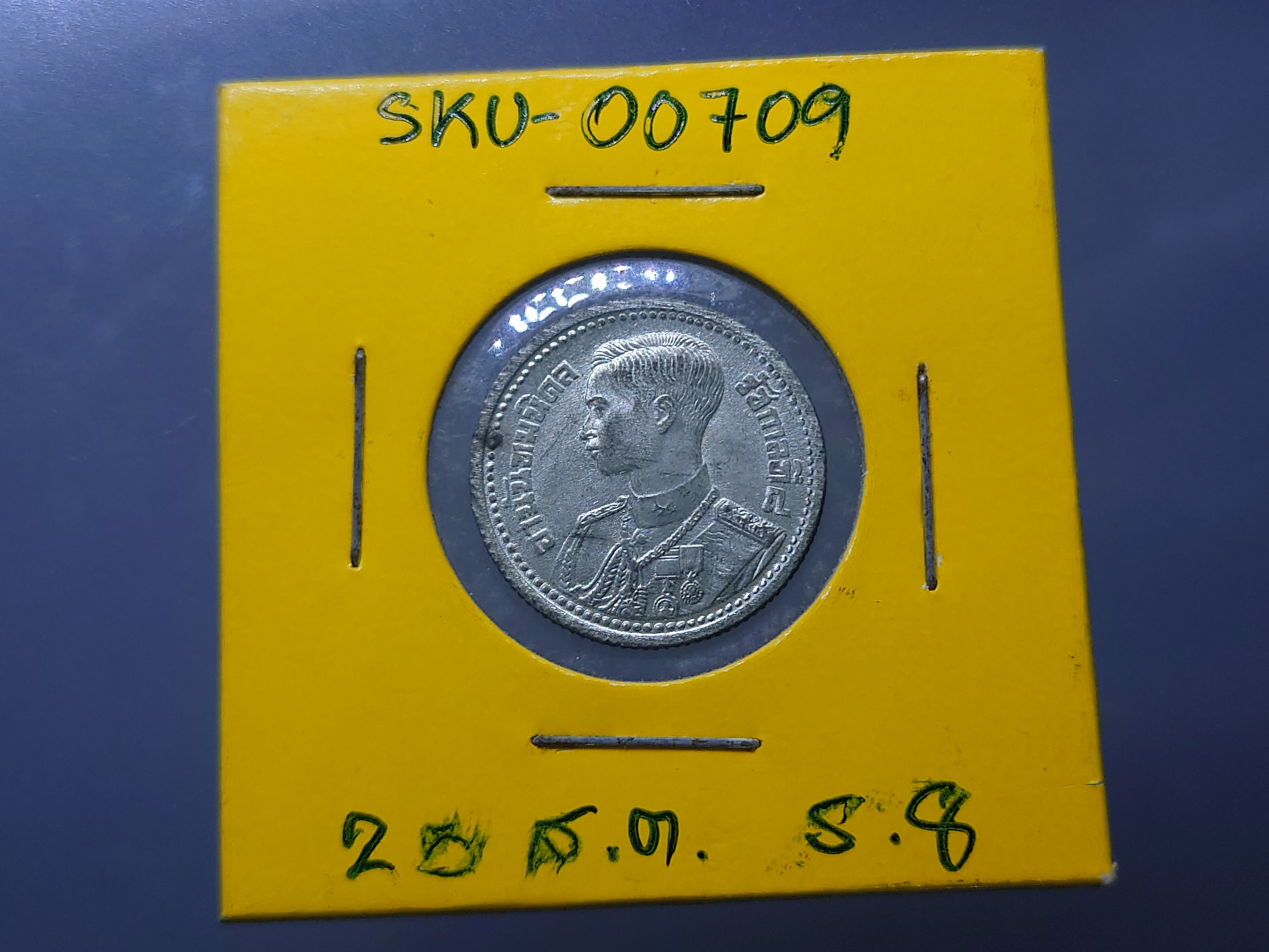 เหรียญ 25 สตางค์ เนื้อดีบุก รัชกาลที่8 (พระเศียรเล็ก) พ.ศ.2489 ไม่ผ่านใช้งาน เก่าเก็บ มีคราบดำบ้าง