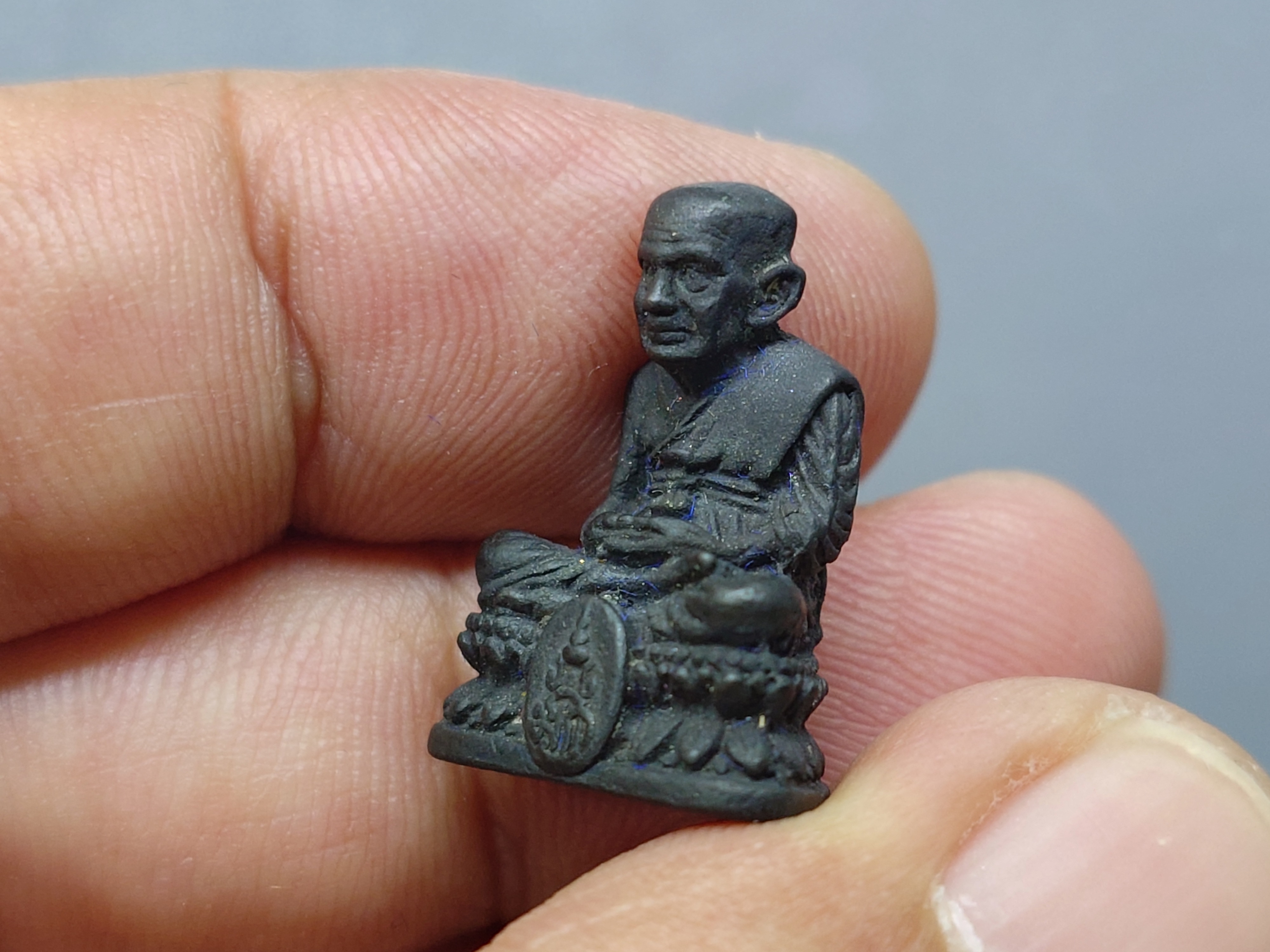 หลวงปู่ทวด กริ่ง ลอยองค์ เนื้อนวะโลหะ ที่ระลึกเฉลิมพระเกียรติ 50 พรรษา พระบรมโอรสาธิราชฯ พุทธาภิเษก ณ วัดพระศรีฯ 2544 พร้อมกล่องเดิม