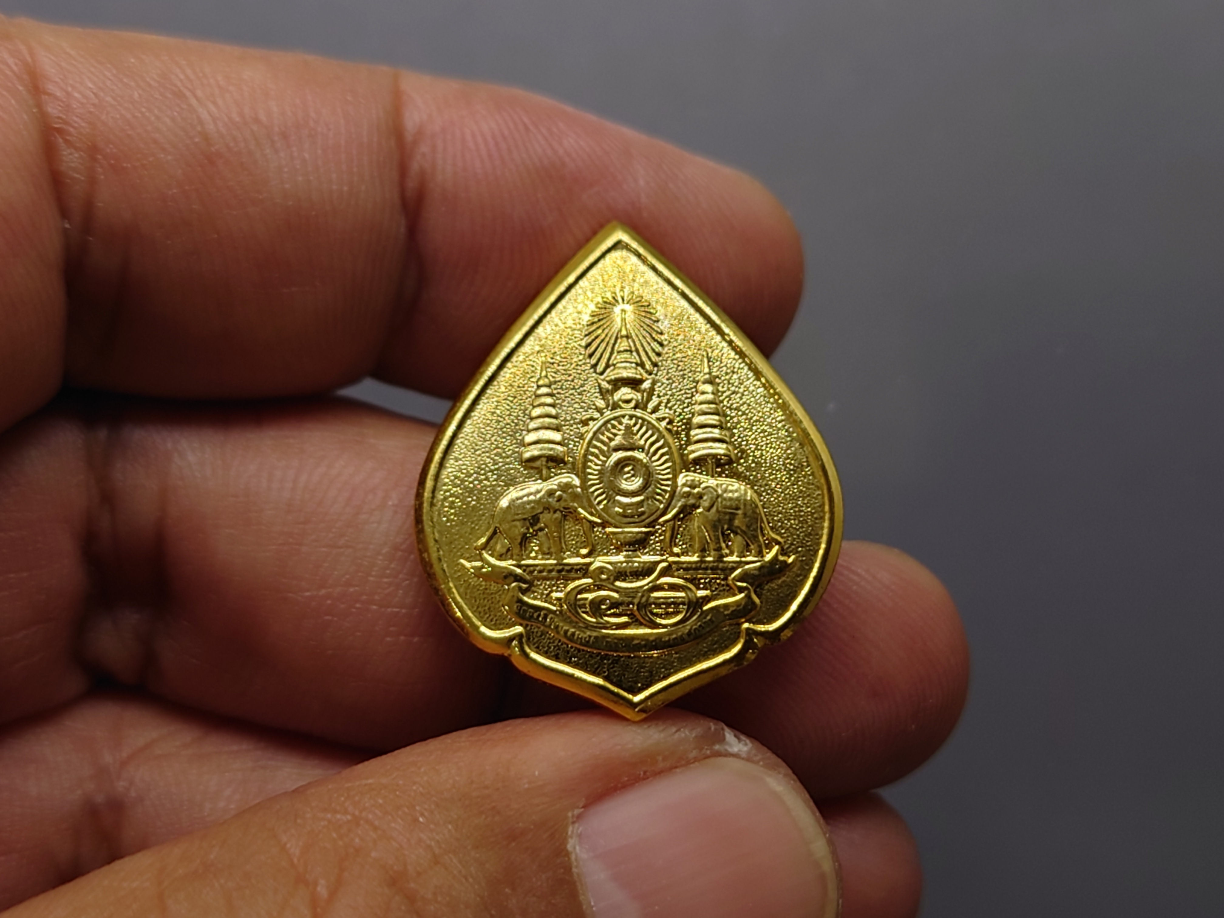 เข็มกลัดที่ระลึก ตราพระราชพิธีกาญจนาภิเษก ร9 บล็อกกษาปณ์ กรมธนารักษ์ จัดสร้าง ปี2539