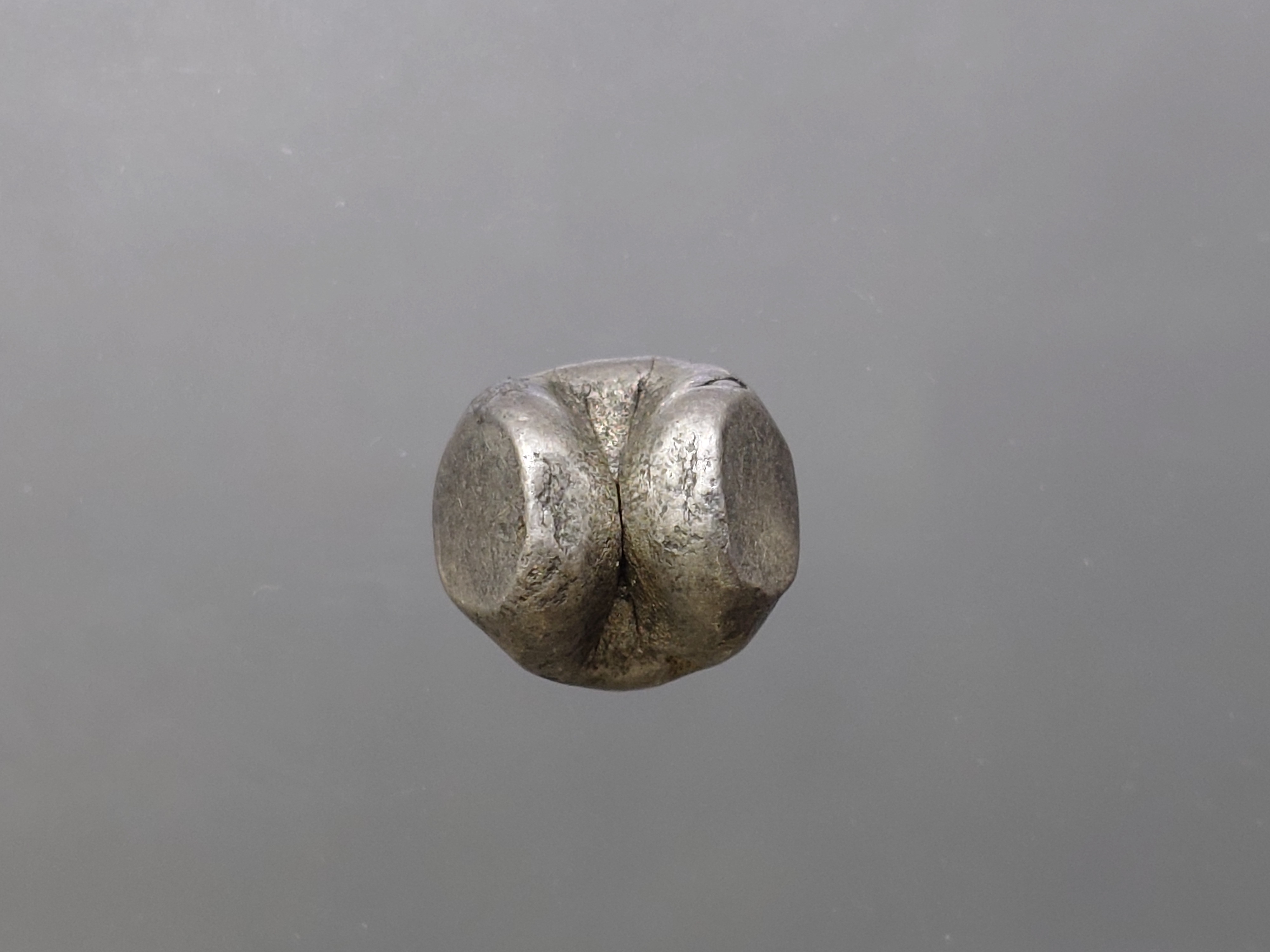 พดด้วง ขนาด 1 บาท อยุธยา ตราราชวัตร 9 จุด สภาพสวย