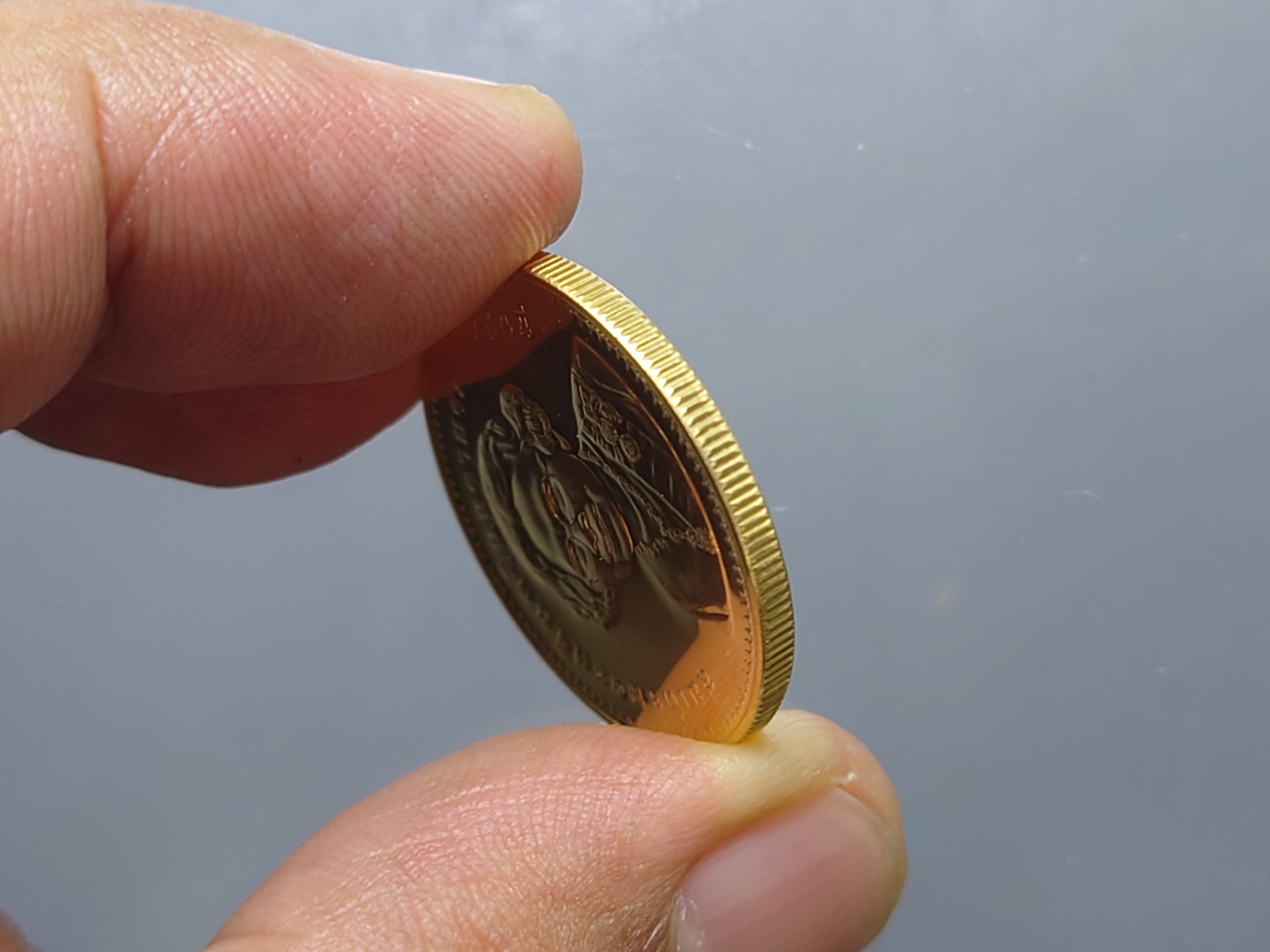 เหรียญทองคำ 1600 บาท (หนัก 15 กรัม) ที่ระลึก ๙ รอบนักษัตร แห่งวันพระราชสมภพ สมเด็จย่า ปี2551