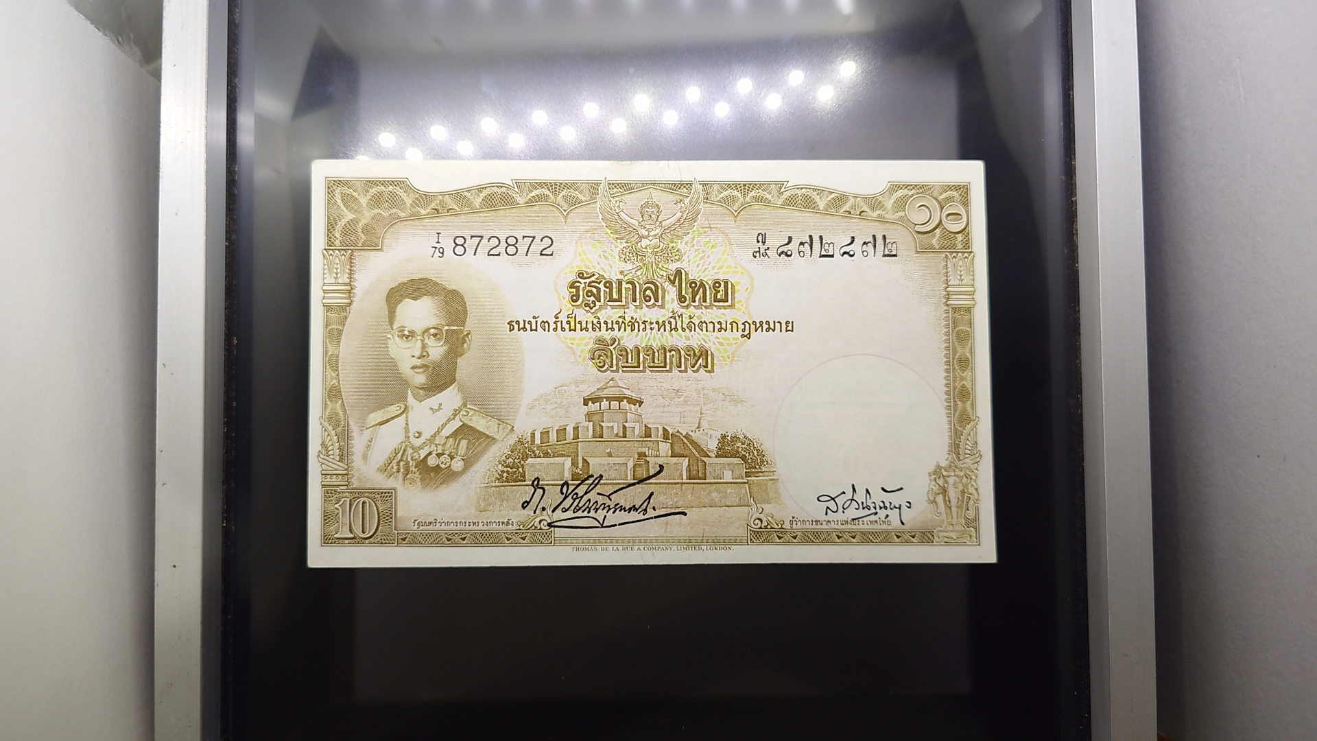 ธนบัตร 10 บาท แบบ 9 รุ่น 3 พระรูป รัชกาลที่9 ลายน้ำพาน ปี2496-2498 ผ่านใช้น้อยมาก แทบไม่ผ่านใช้ งอกลาง สภาพสวย