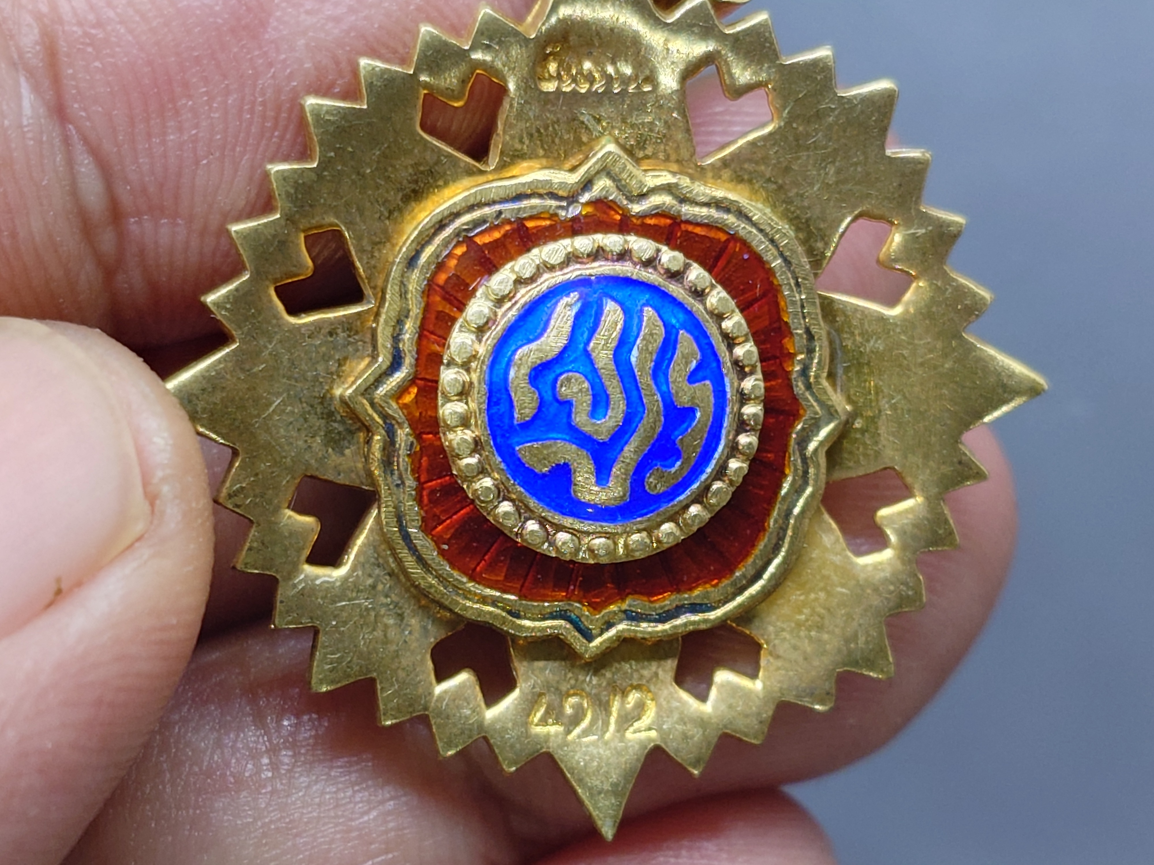 เหรียญประดับแพรแถบ เครื่องราชอิสริยาภรณ์ มงกุฏไทย เนื้อเงินลงยา พร้อมกล่องเดิม