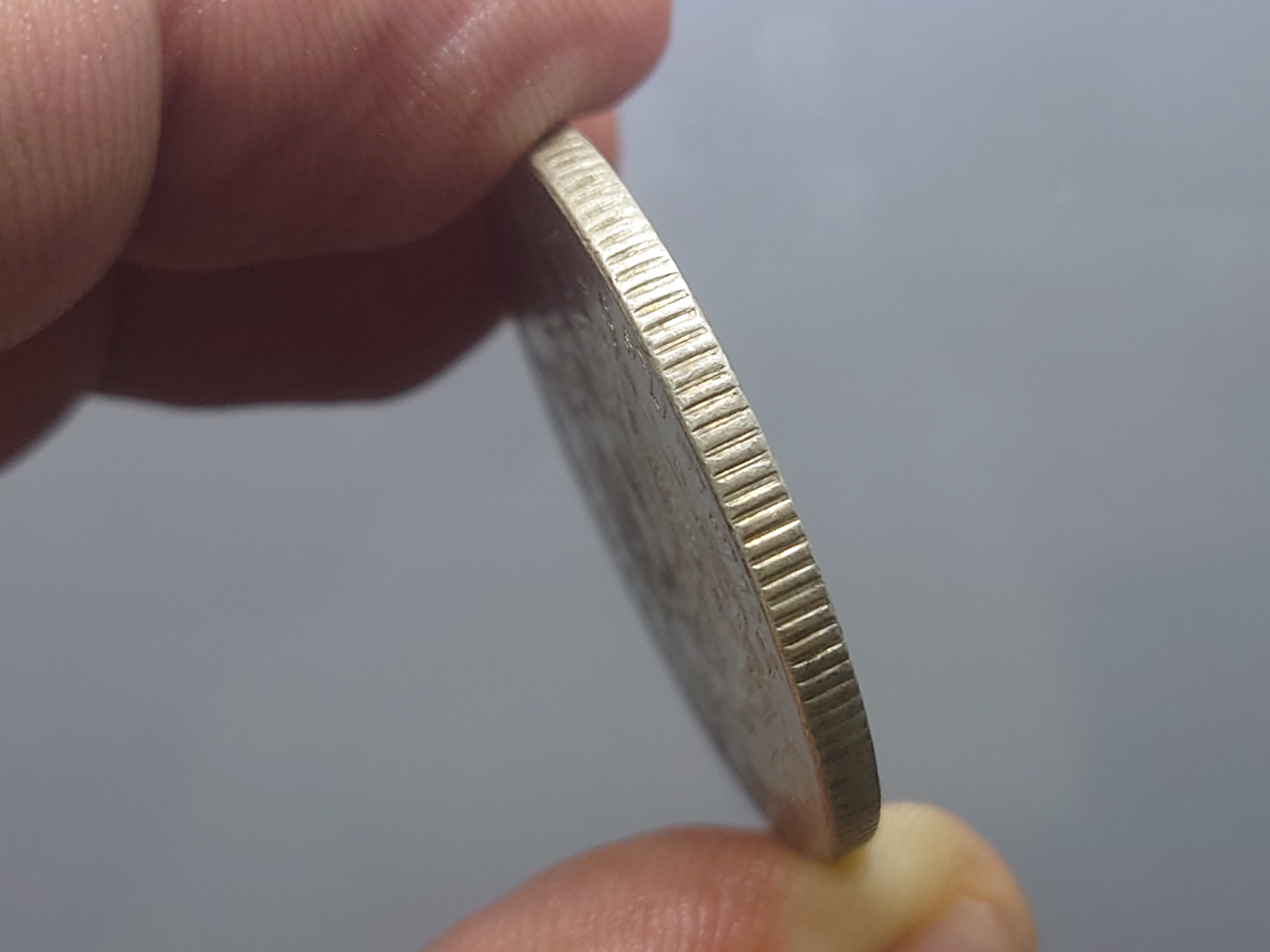 เหรียญบาทเงิน พระบรมรูป-ตราแผ่นดิน ไม่มี รศ รัชการที่ ๕ ผ่านใช้ สภาพสวย พอมีผิว