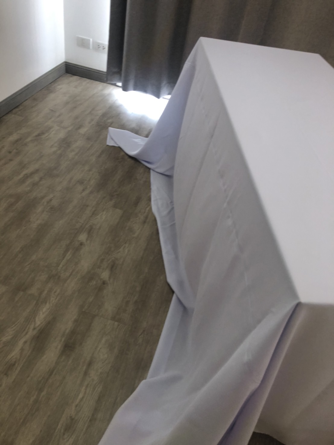 ผ้าคลุมโต๊ะแบบปล่อยชาย ขนาด 1.2 เมตร ไม่สกรีนโลโก้ - สีขาว