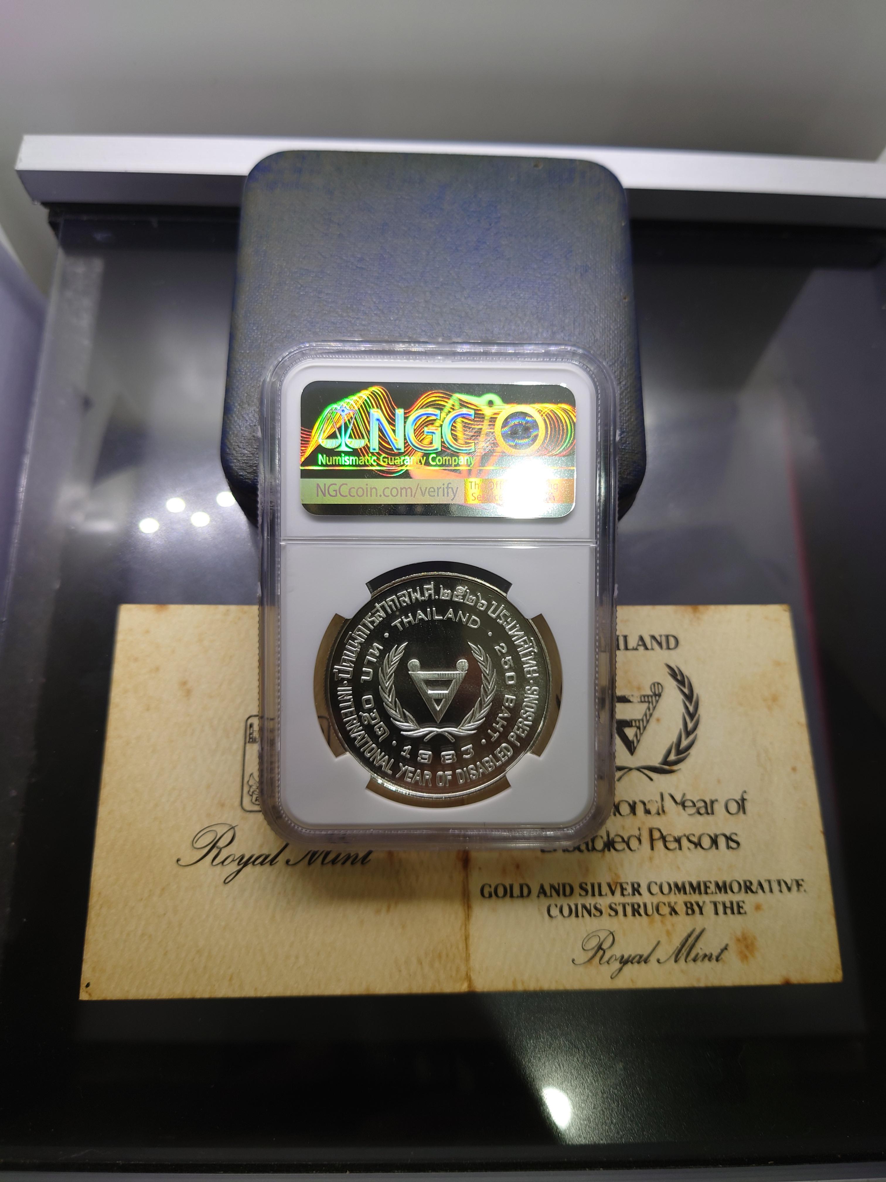เหรียญเกรด เหรียญเงิน 250 บาท ที่ระลึกปีคนพิการสากล MS 64 NGC พ.ศ.2526 พร้อมกล่องเดิมและใบเซอร์ (หายากมาก)