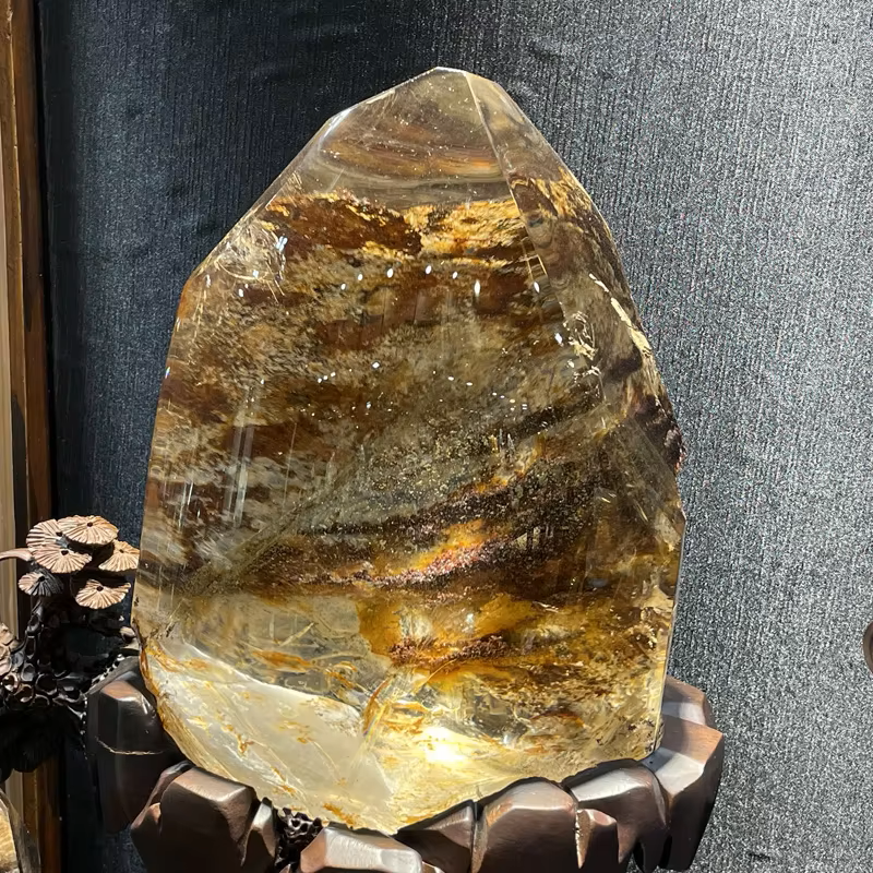 ศิลาพลังควอตซ์แฟนธอมสีทองธรรมชาติ – พลังฮวงจุ้ยมั่งคั่งรุ่งเรือง