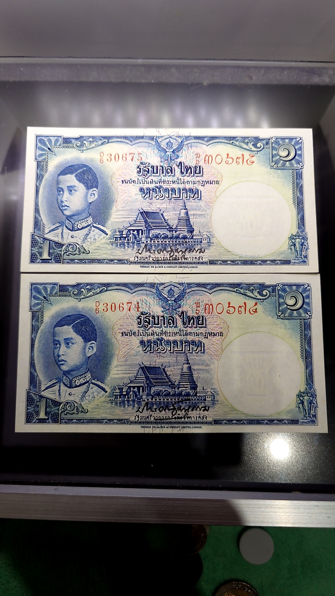 ธนบัตร 1 บาท แบบ 4 รุ่น 2 พิมพ์โทมัส เลขแดง ลายน้ำพาน สมัยรัชกาลที่8 ร8 ปี2482 ไม่ผ่านใช้