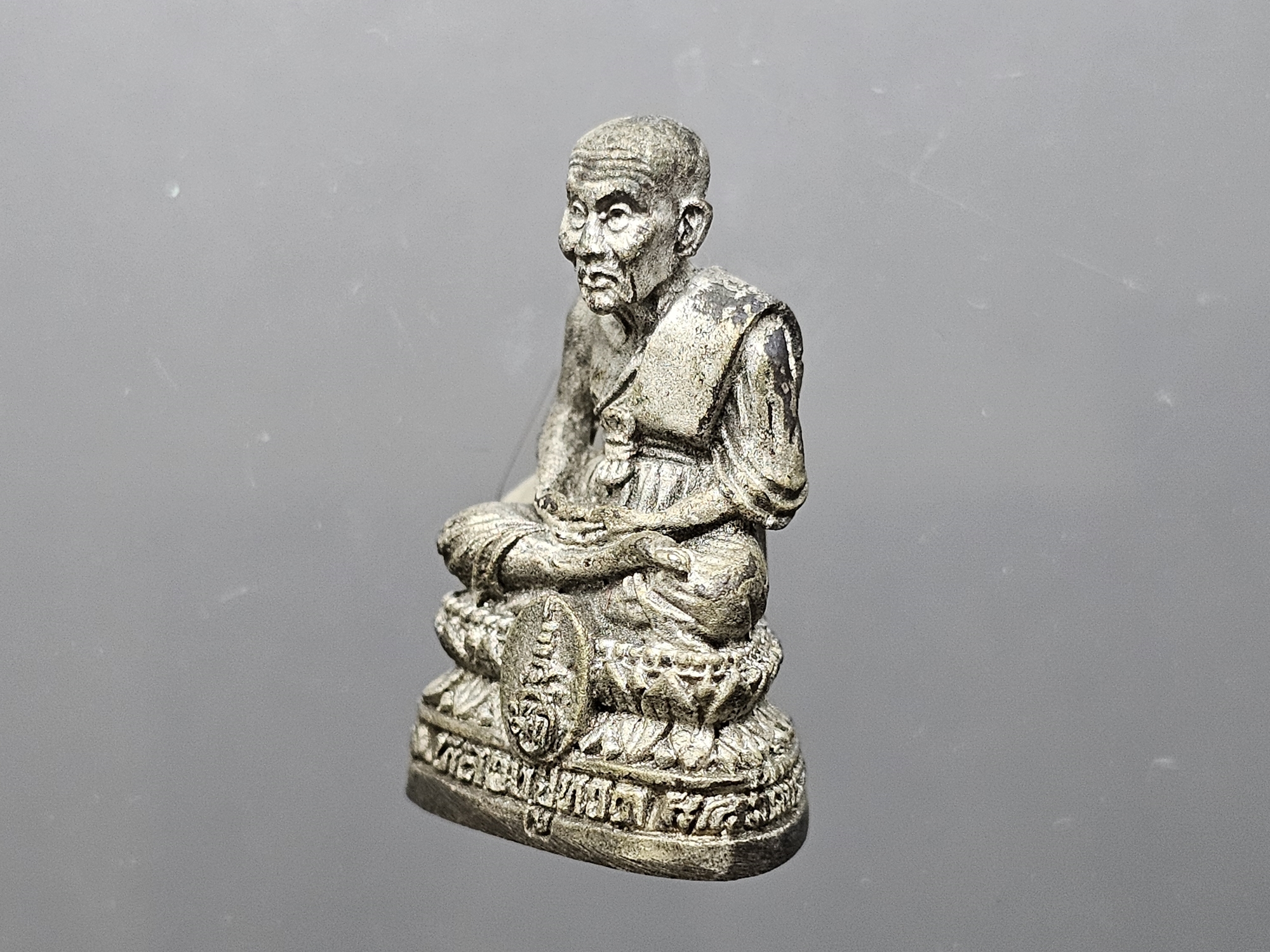 หลวงปู่ทวด มวก. เนื้อนวะแก่เงิน รุ่นแรก เสด็จยกช่อฟ้า วัดประสาทบุญญาวาส ปี2544 พร้อมกล่อง