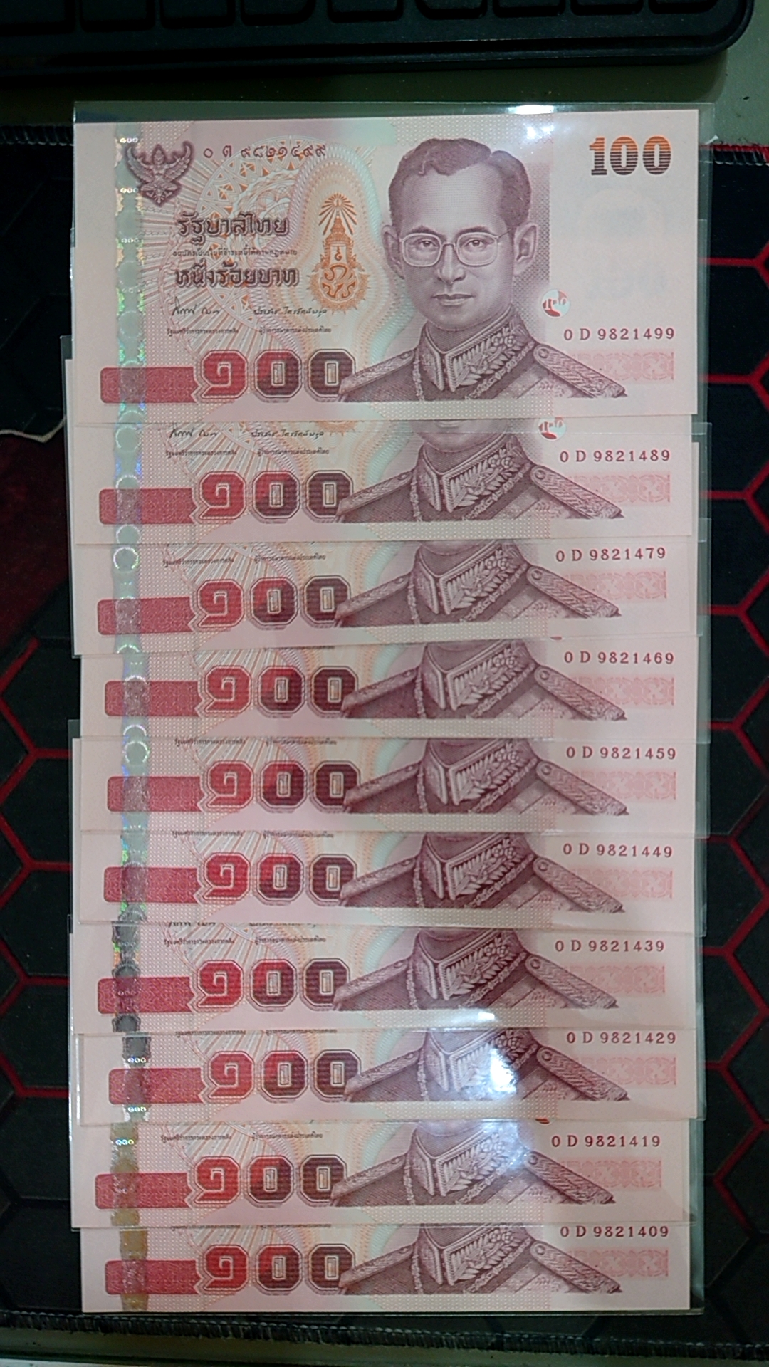 ธนบัตร 100 บาท แบบ 15 รุ่น 2 (เลิกทาส) หลังพระรูป รัชกาลที่5 เลขสวย เลข 9 หน้า 9 หลัง พ.ศ.2548 สภาพไม่ผ่านใช้