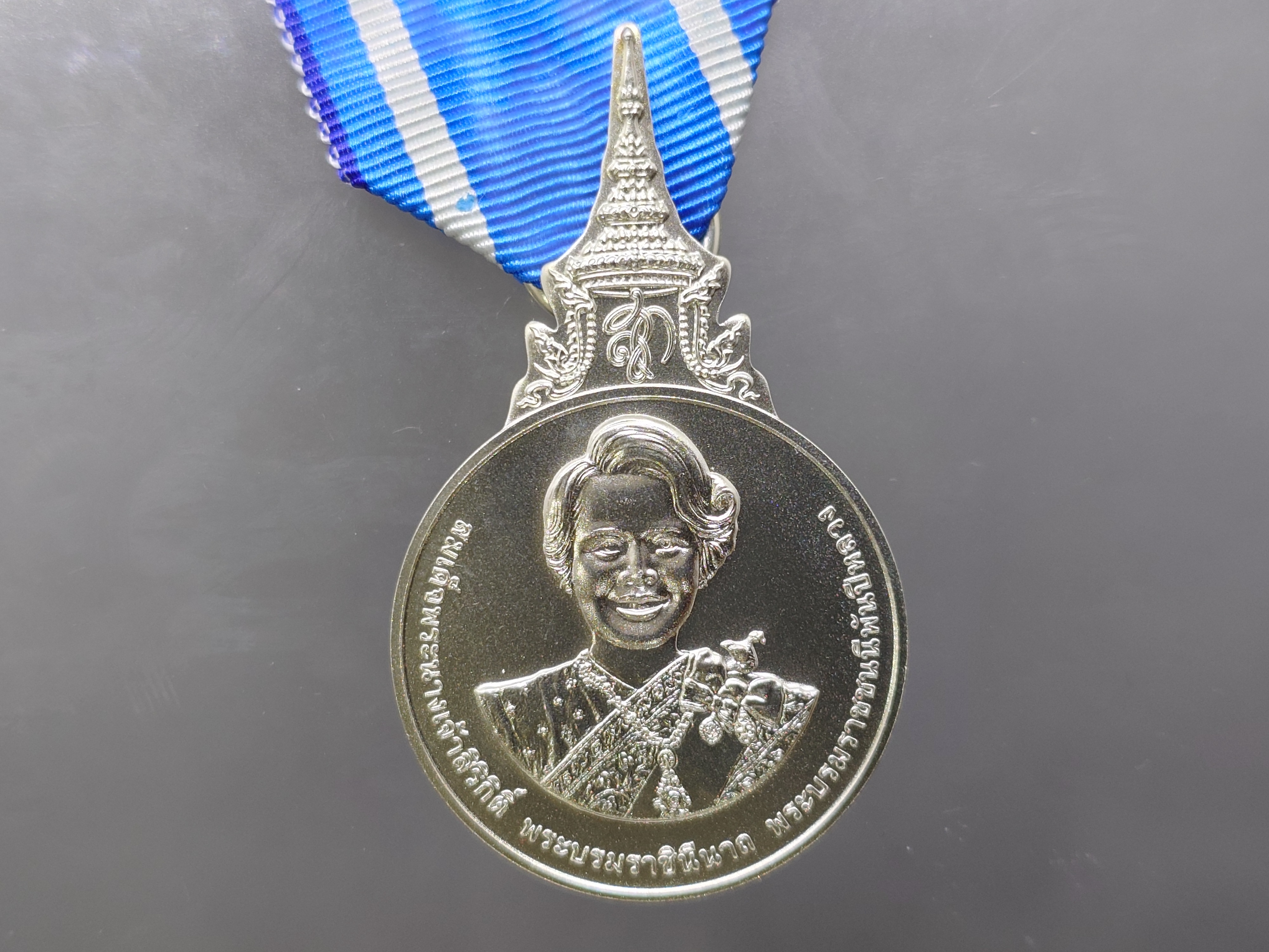 เหรียญเงินที่ระลึกเฉลิมพระเกียรติ พระบรมราชินีนาถพระราชชนนีพันปีหลวง เฉลิมพระชนมพรรษา 90 พรรษา เนื้อเงิน ปี2565 แบบผู้ชาย