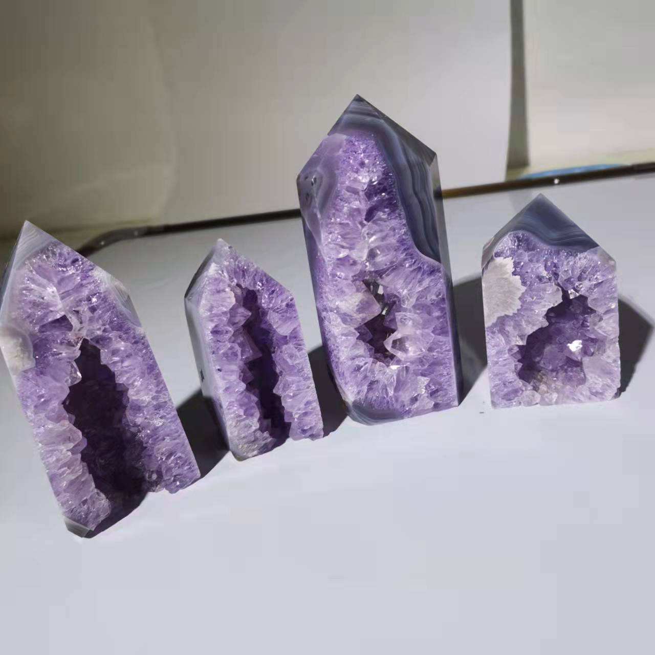 ฮวงจุ้ยเสาหลักมั่นคงหินอัญมณีอเมทิสต์สีม่วง