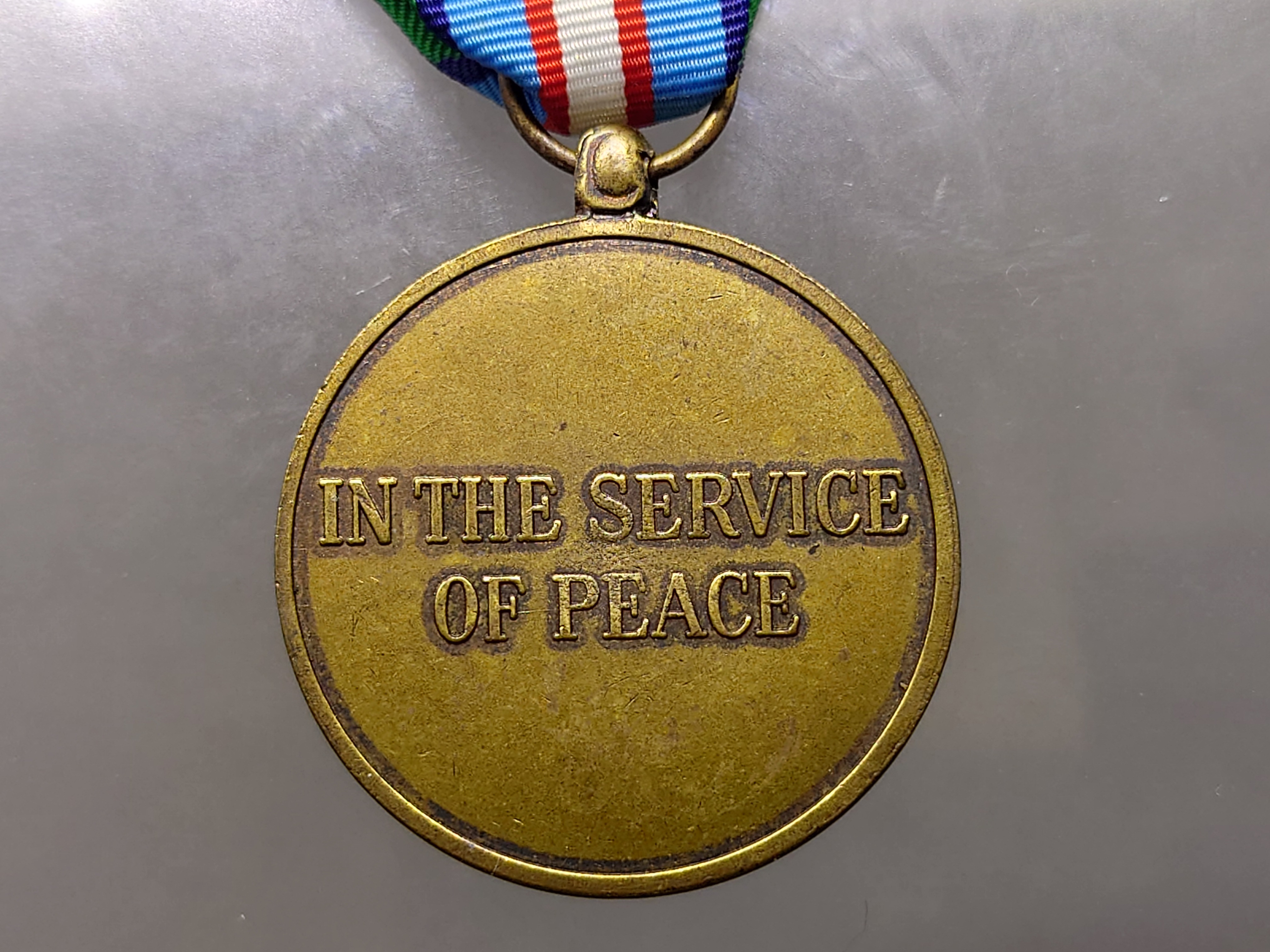 เหรียญประดับแพรแถบ รักษาสันติภาพของสหประชาชาติ ในกัมพูชา (UNTAC) หรือเหรียญเชิดชูเกียรติองค์การสหประชาชาติ (UN Medal)