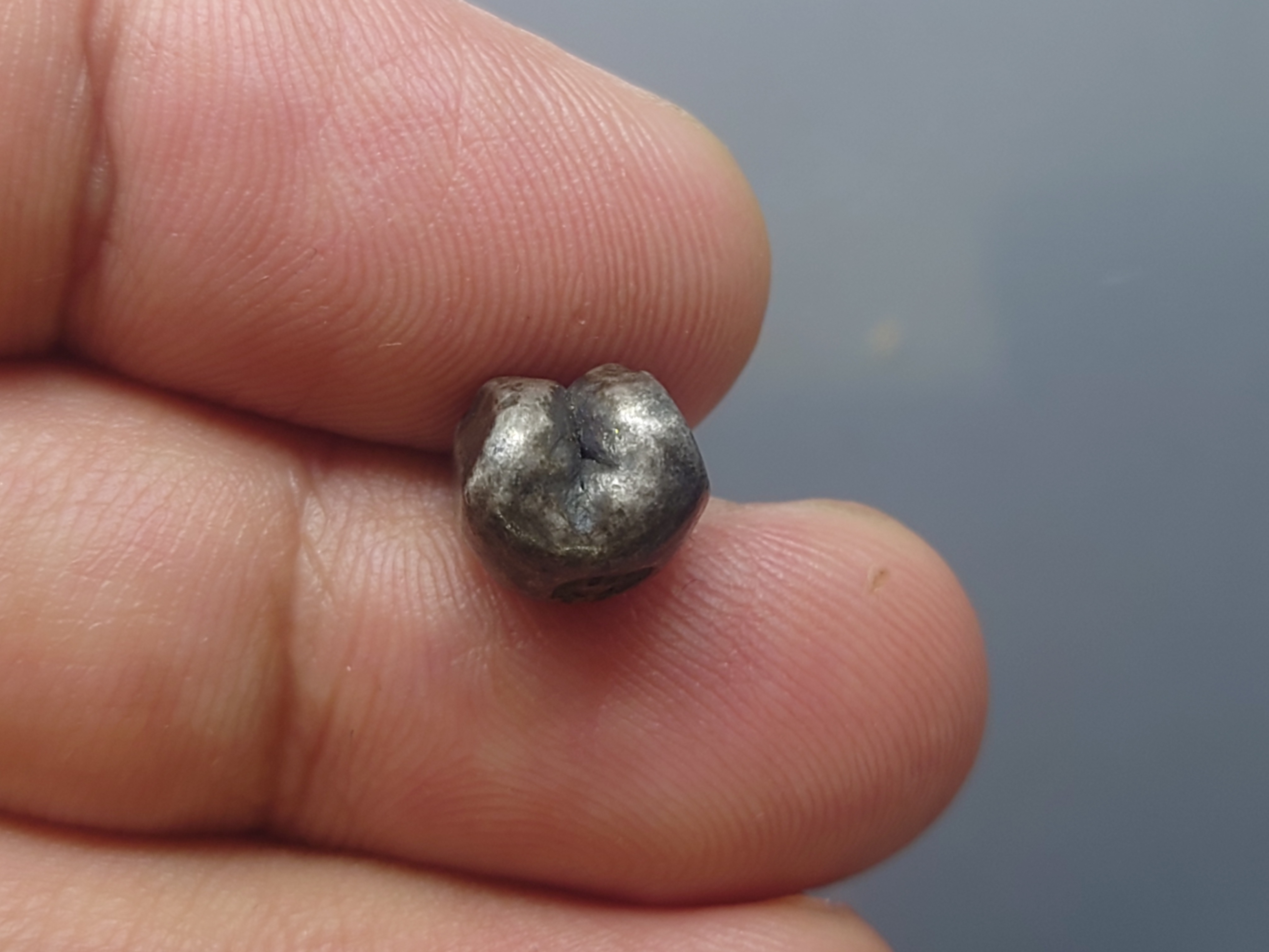 พดด้วง ขนาด สลึง ตราพระแสงจักร-พระมหามงกุฎ รัชกาลที่ 4 พ.ศ.2394 ขนาดหายาก